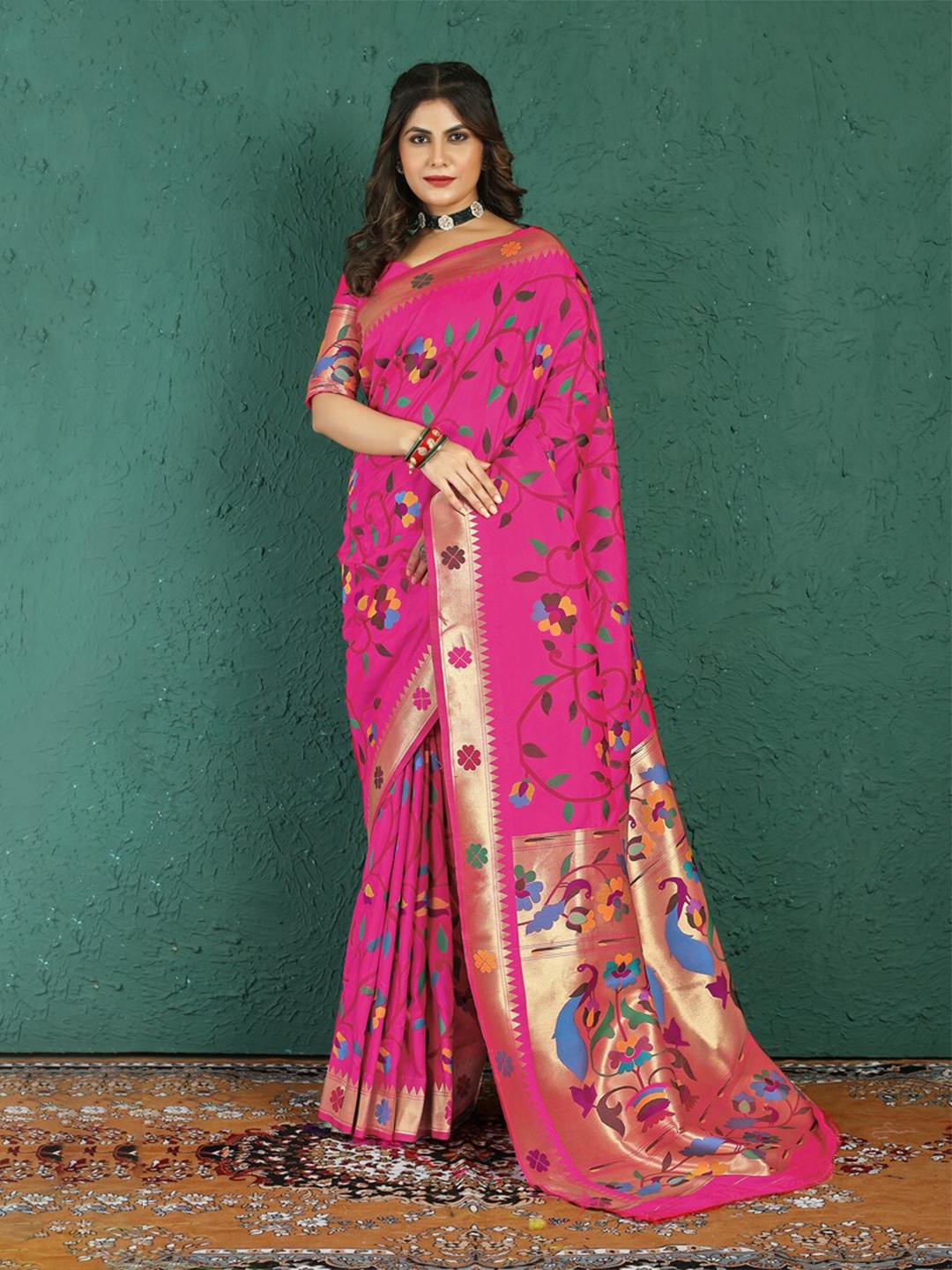 

Kandora Floral Zari Pure Silk Paithani Saree, Pink