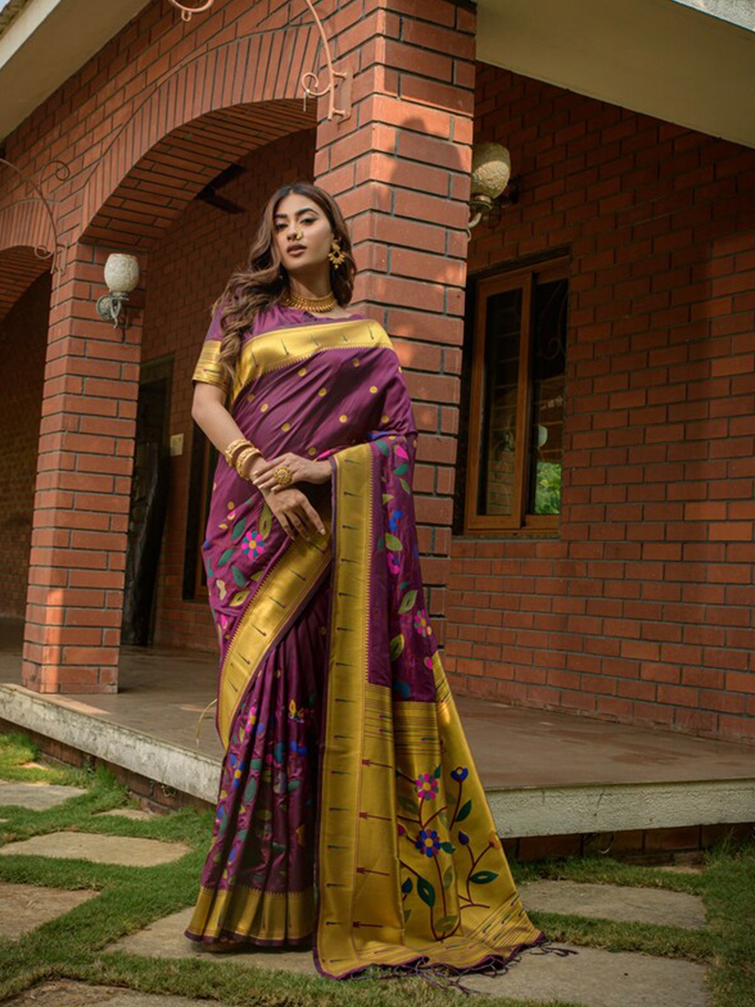 

Kandora Polka Dot Woven Design Pure Silk Paithani Saree, Magenta