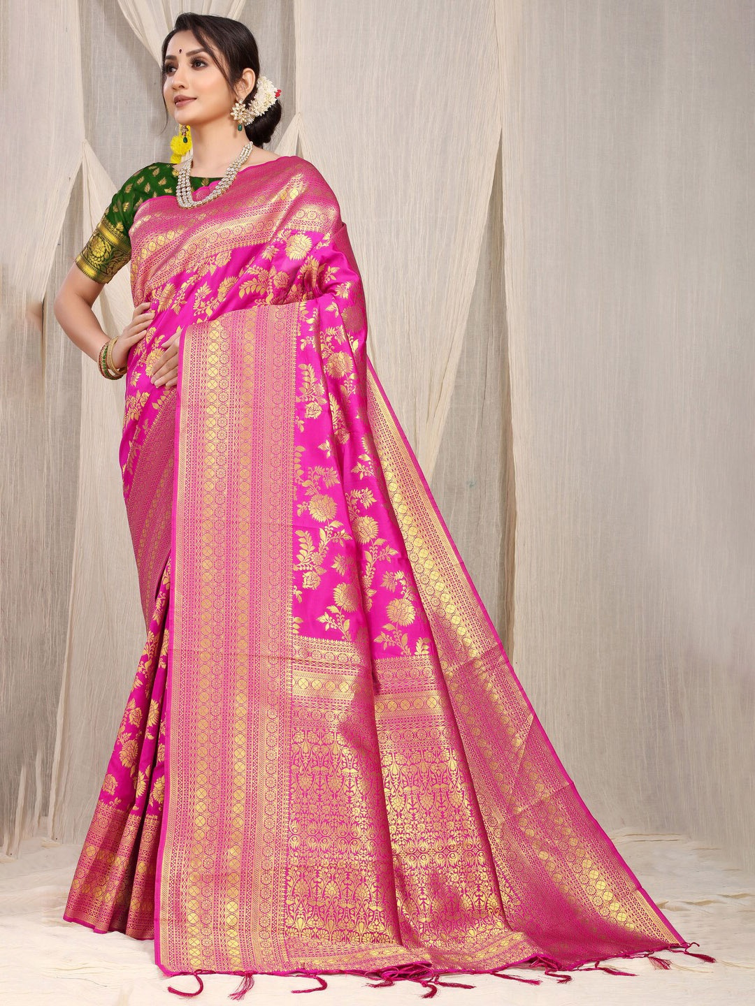 

Kandora Floral Woven Design Zari Pure Silk Banarasi Saree, Pink