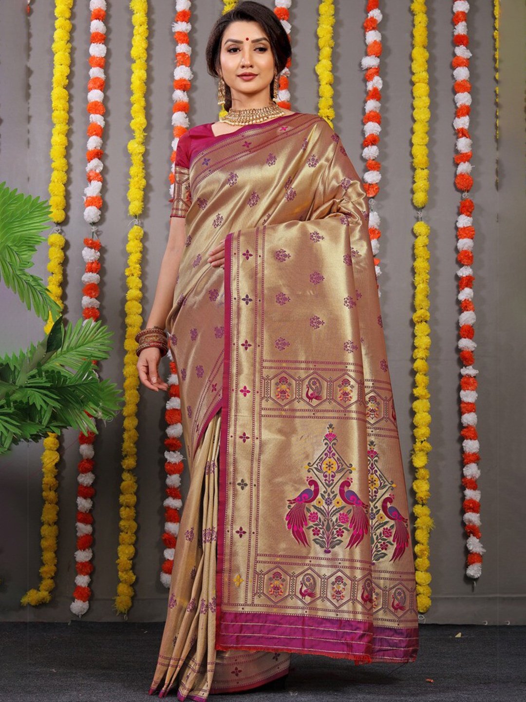 

Kandora Floral Woven Design Zari Pure Silk Paithani Saree, Gold