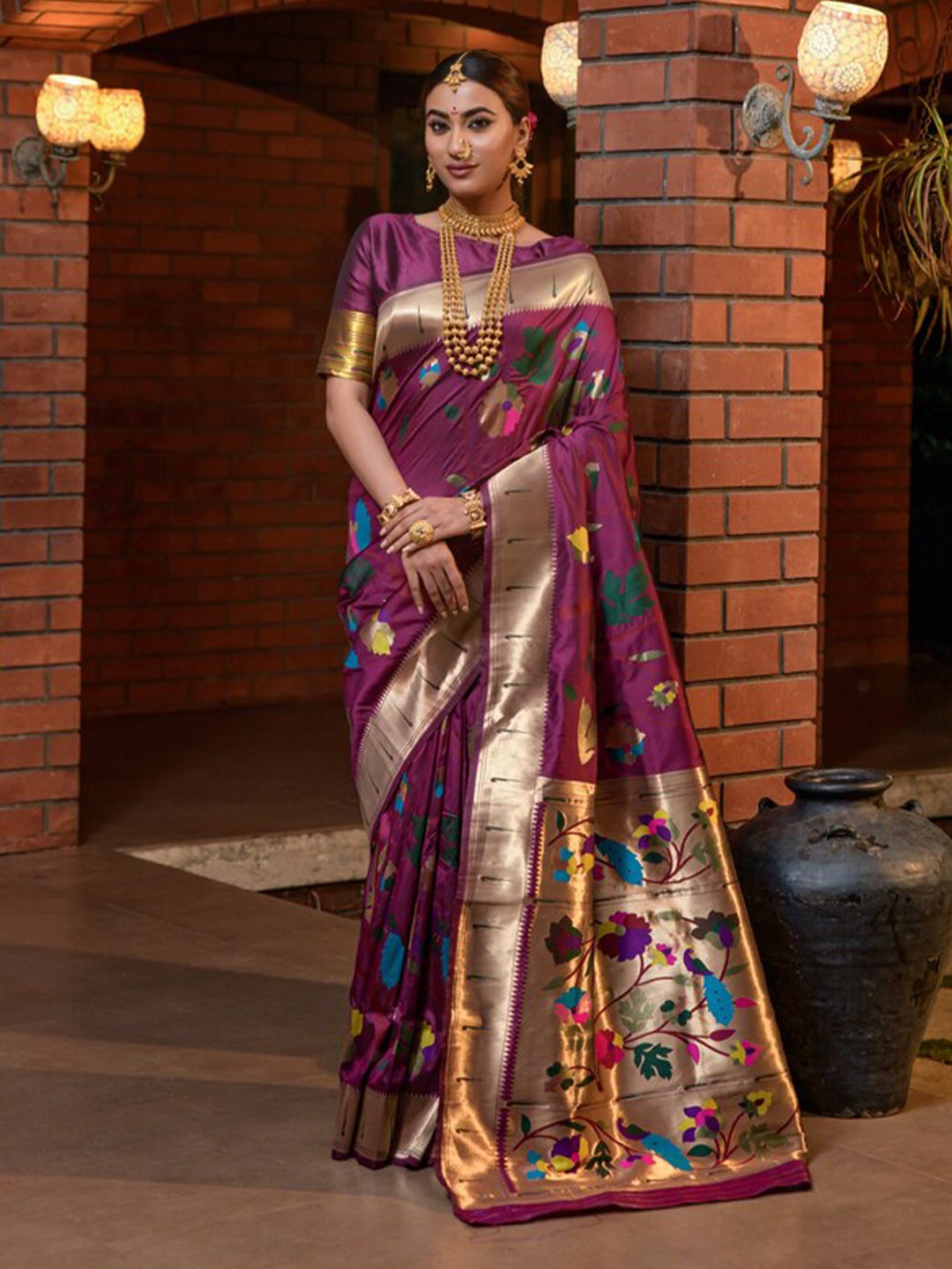 

Kandora Floral Woven Design Zari Pure Silk Paithani Saree, Magenta