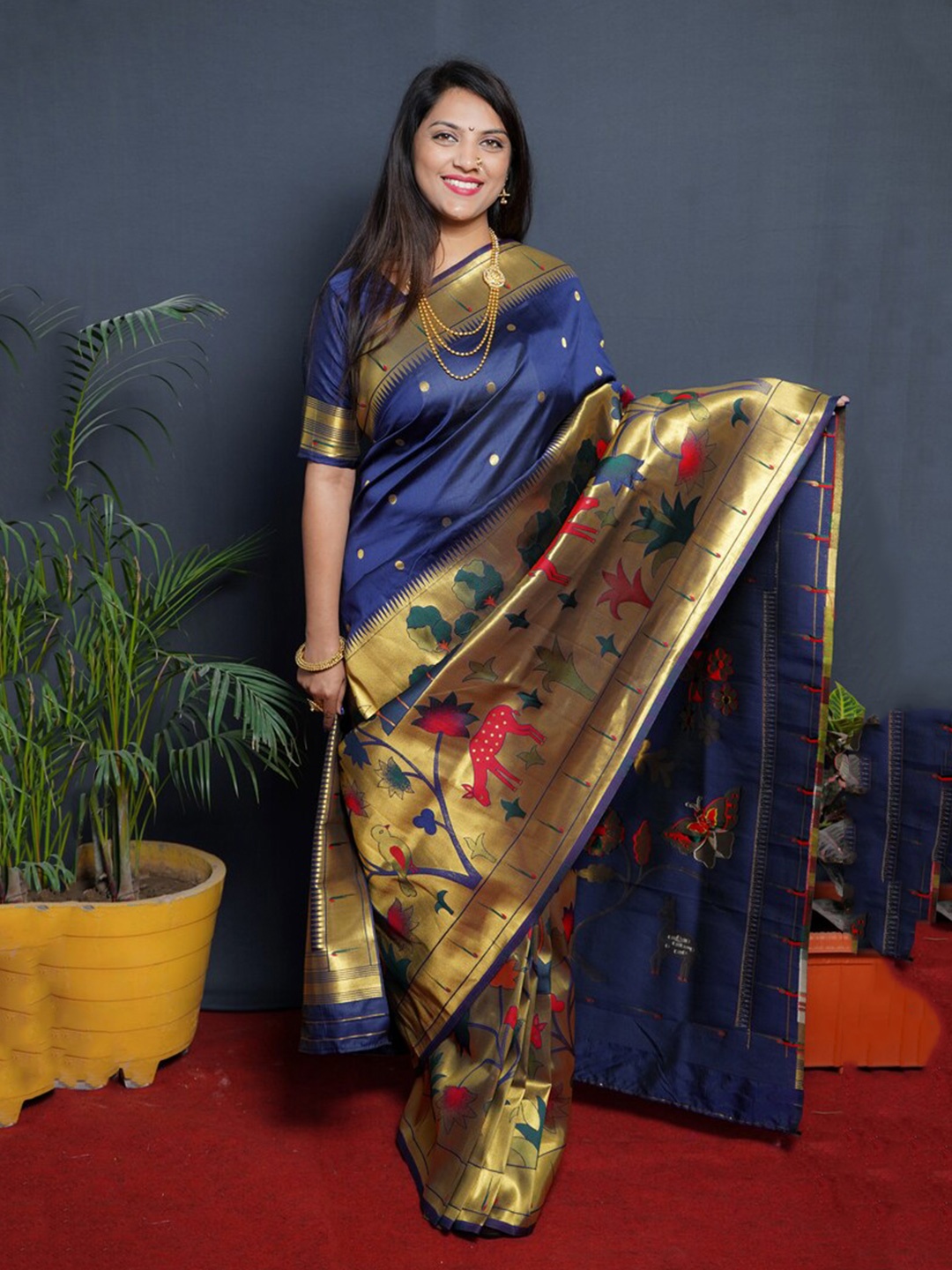 

Kandora Floral Woven Design Zari Pure Silk Paithani Saree, Navy blue