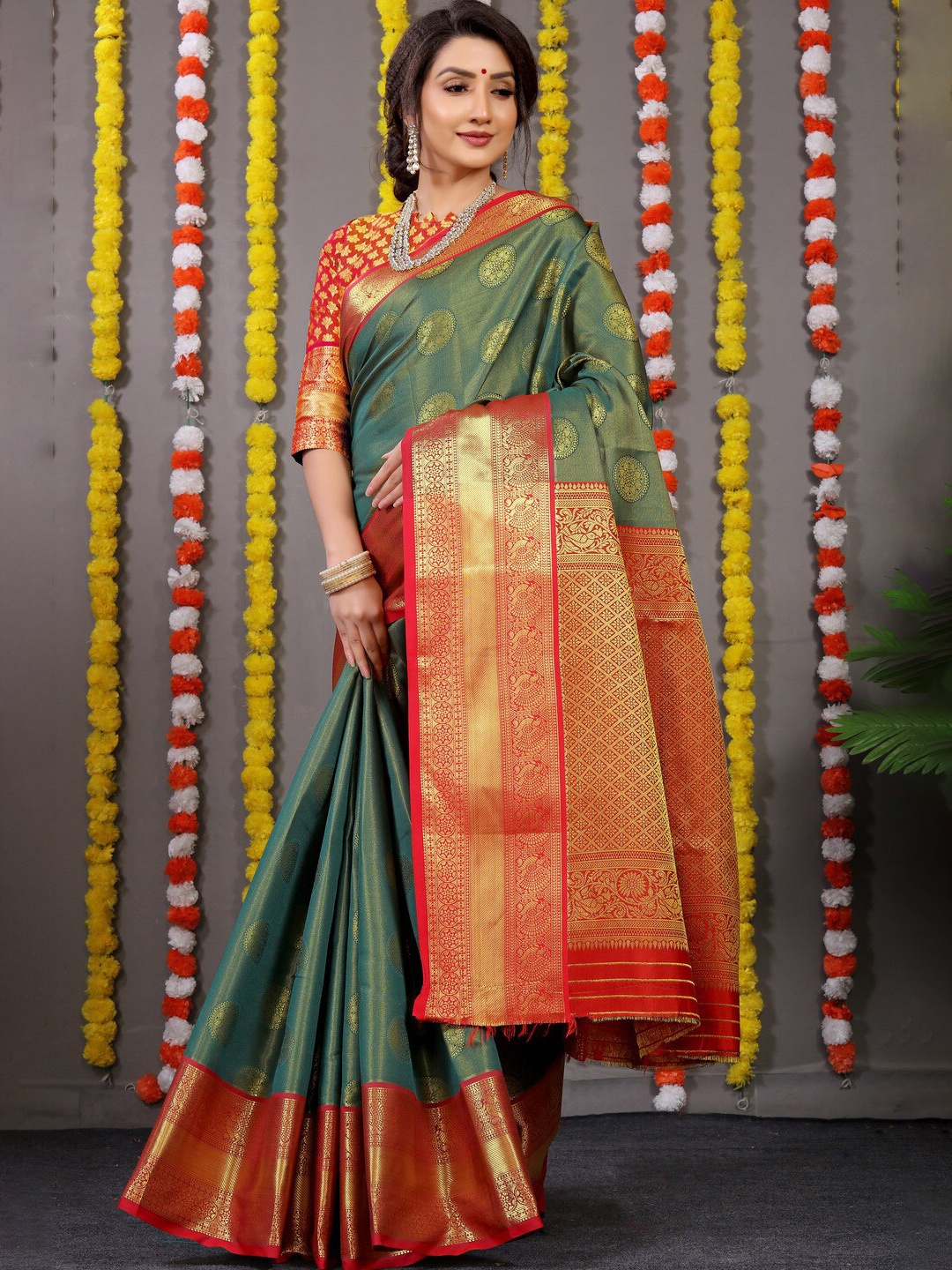 

Kandora Ethnic Motifs Zari Pure Silk Banarasi Saree, Green