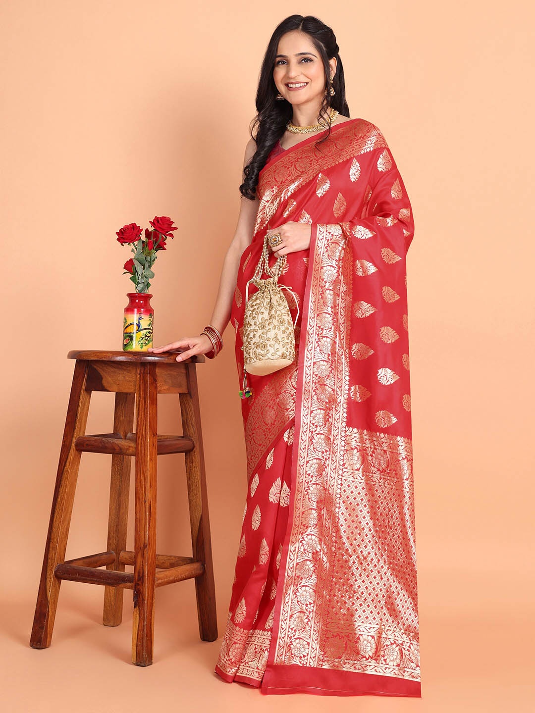 

KULNAARI Ethnic Motifs Woven Design Zari Banarasi Saree, Red