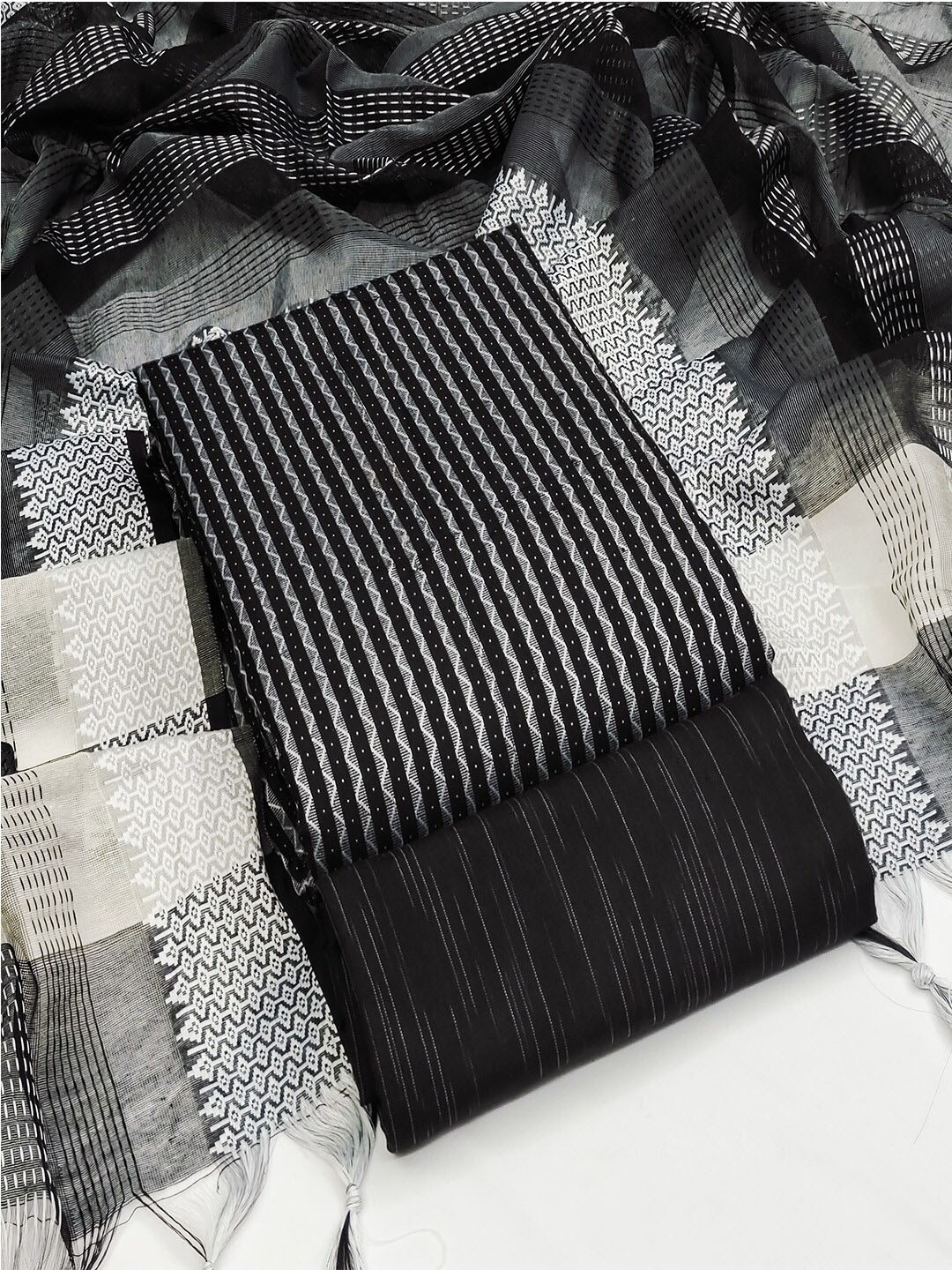 

Lilots Abstract Woven Design Unstitched Dress Material, Black
