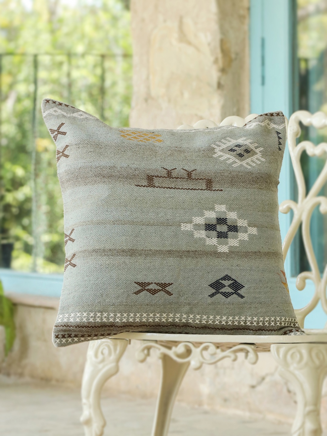 

Aura Grey & White Ethnic Motifs Square Cushion Cover