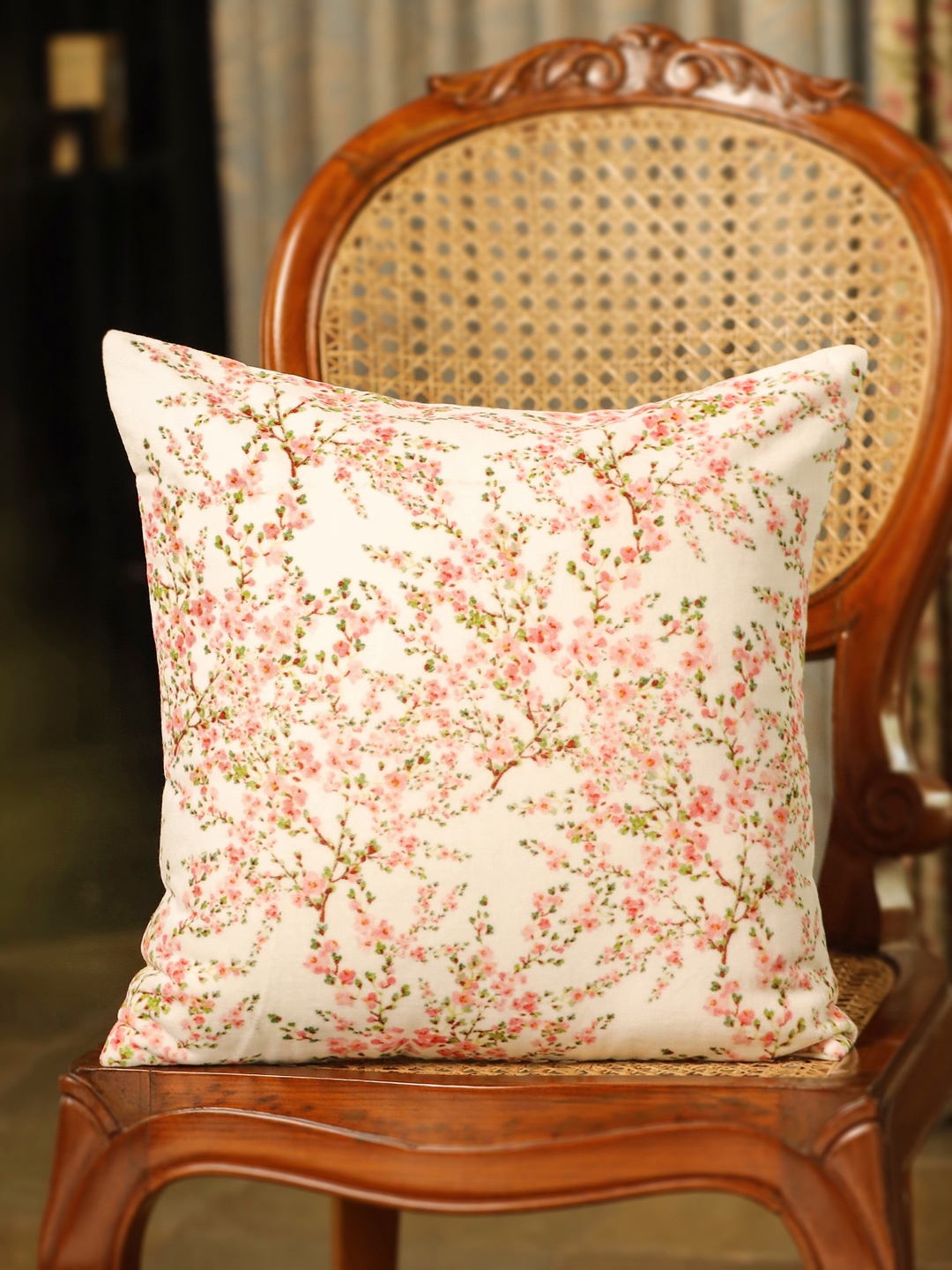 

Aura Pink & White Floral Velvet Square Cushion Cover