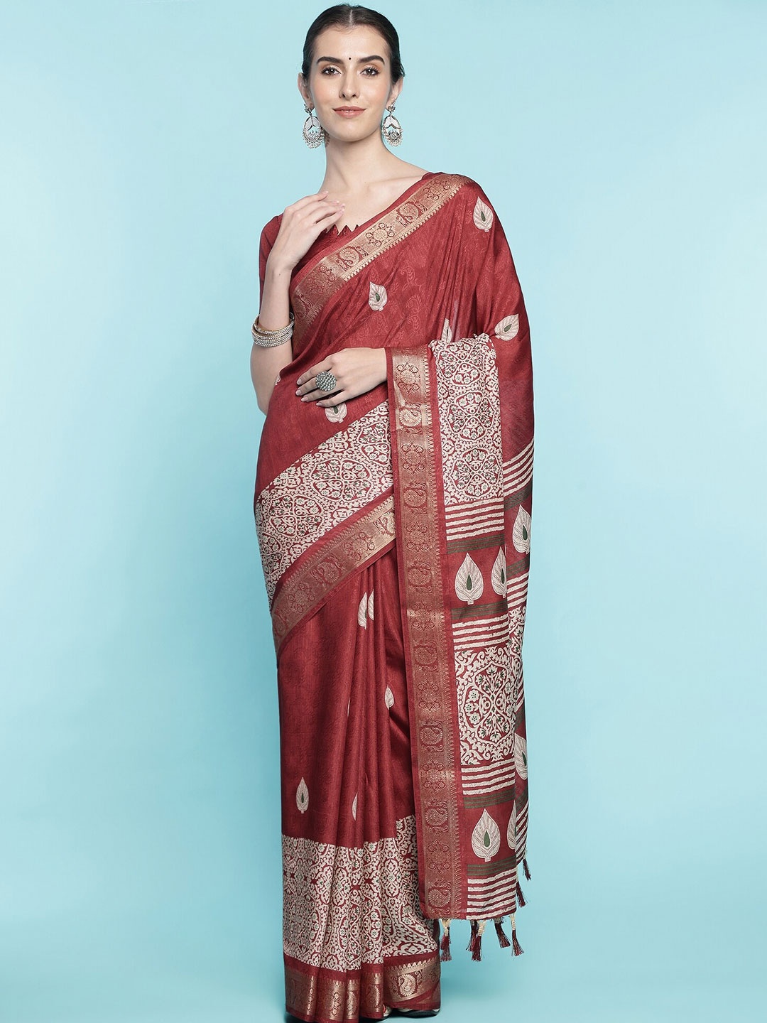 

Rekha Maniyar Ethnic Motifs Zari Art Silk Saree, Maroon