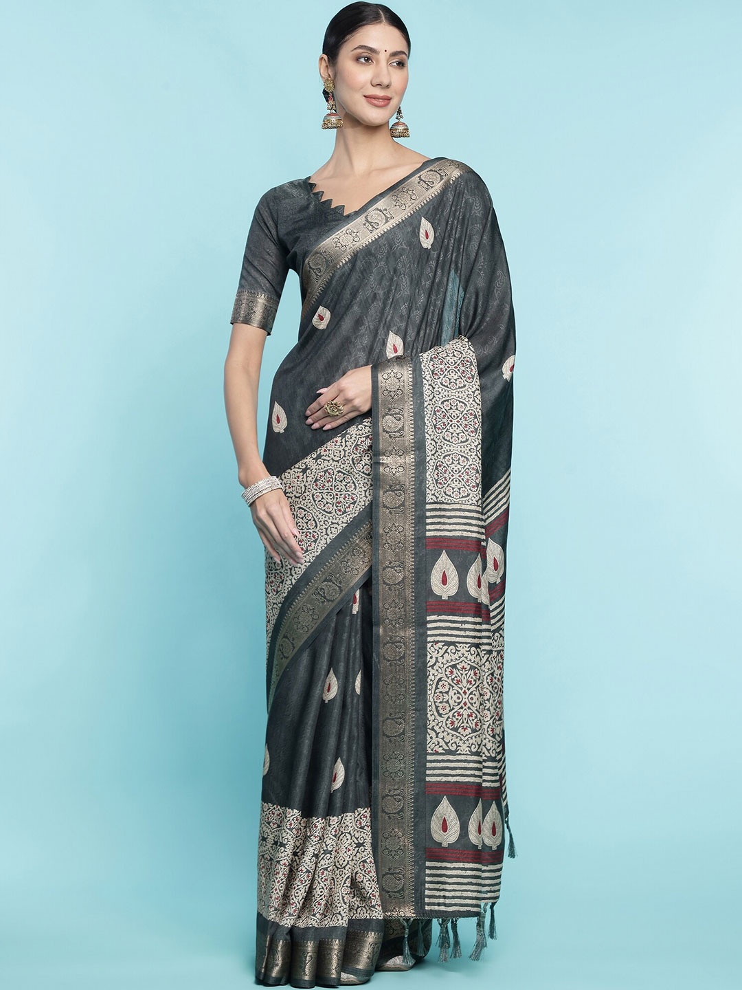 Rekha Maniyar Ethnic Motifs Zari Art Silk Saree, Grey