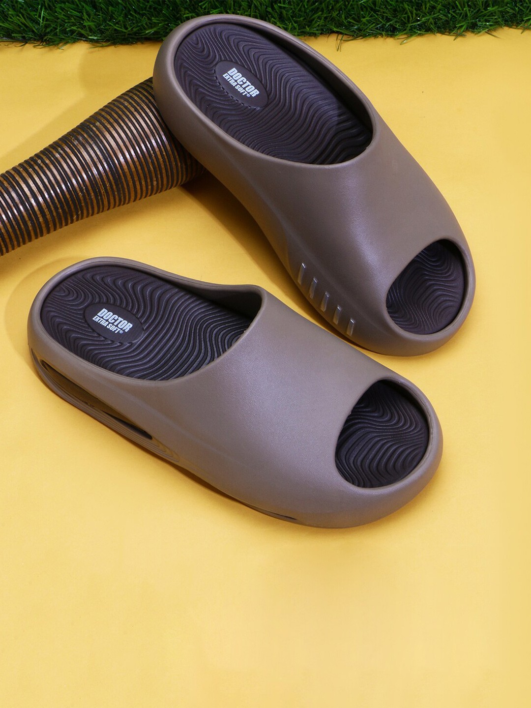 

DOCTOR EXTRA SOFT Men Open Toe Sliders, Brown