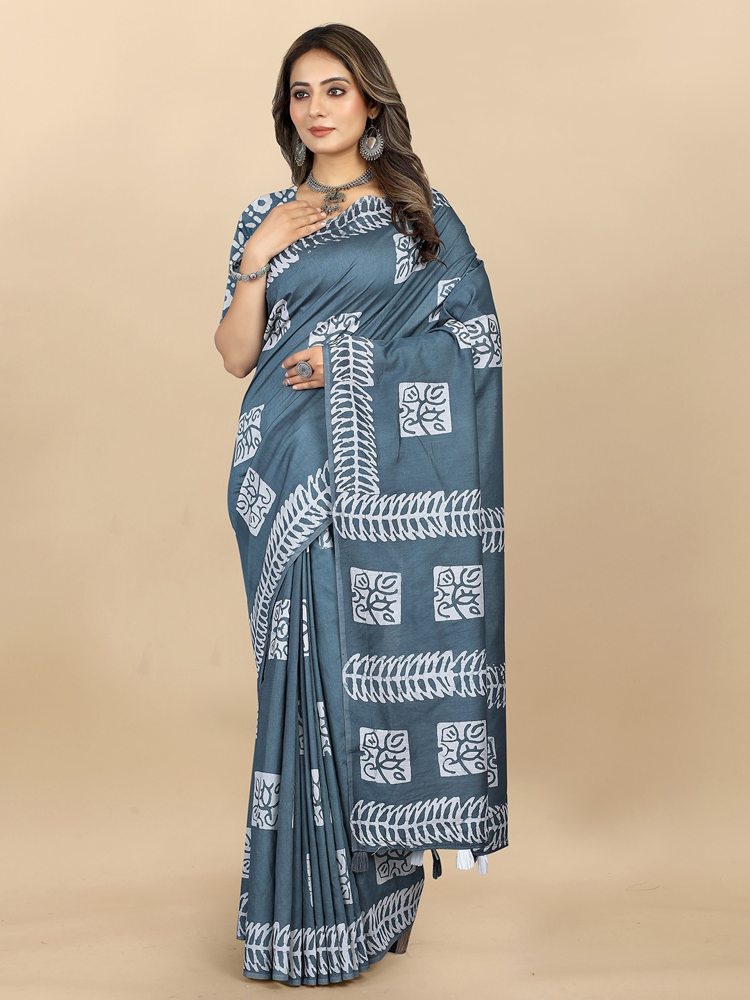 

KALINI Batik Printed Saree, Grey