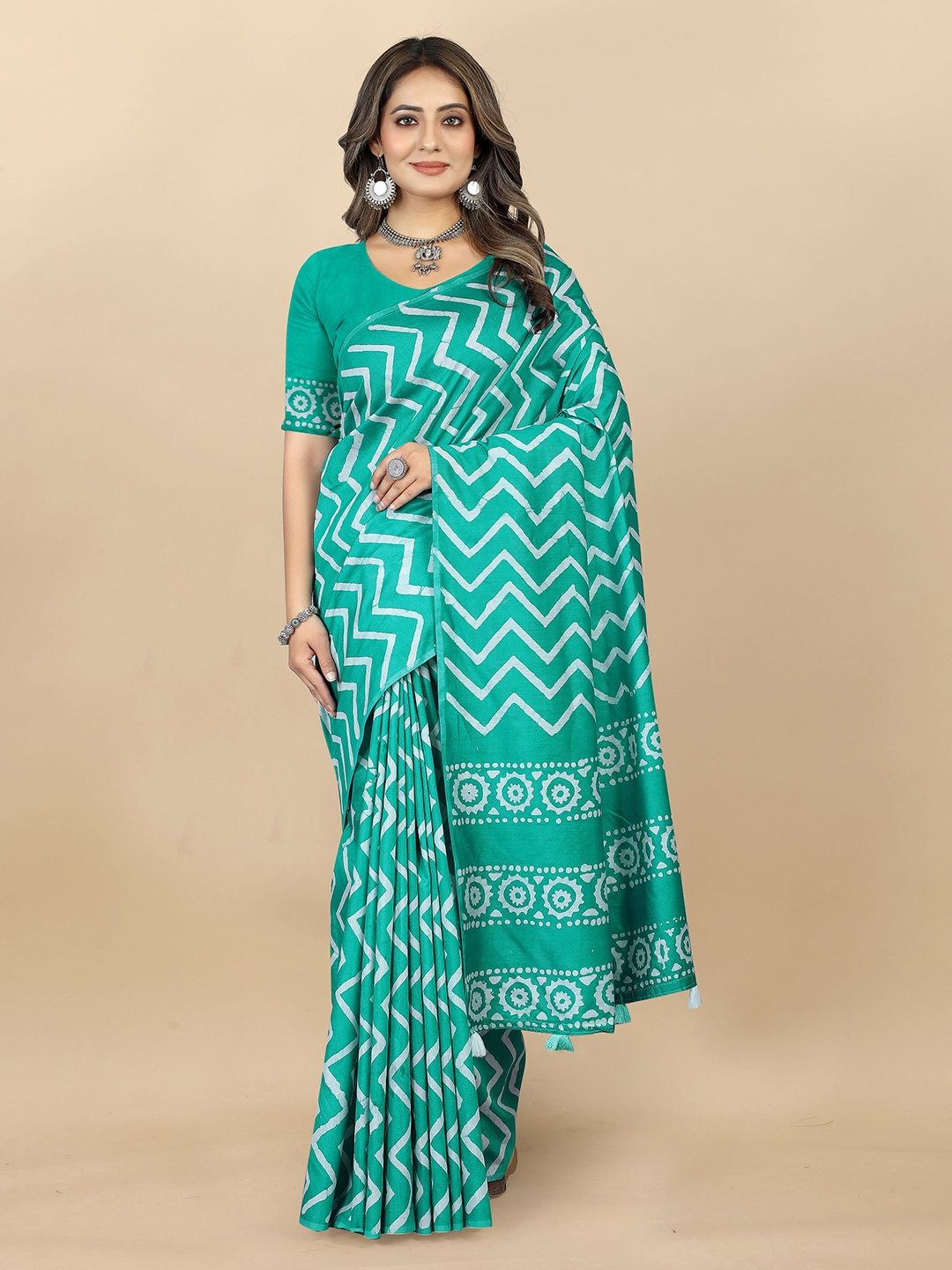 

KALINI Batik Printed Saree, Green