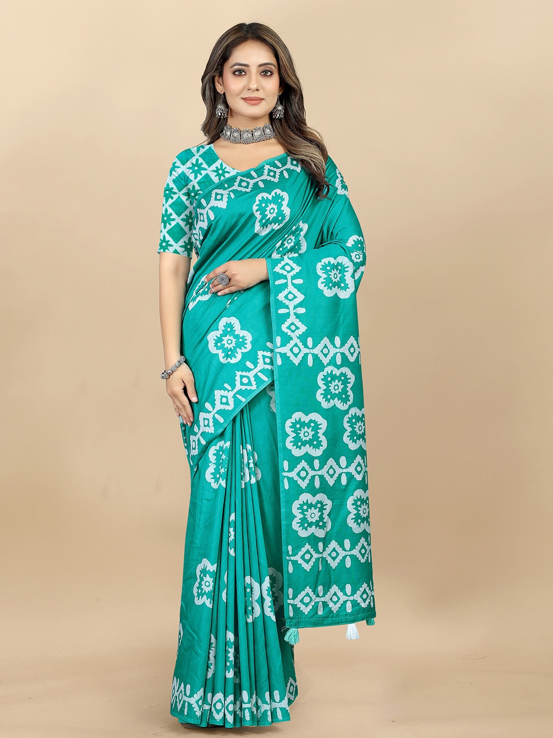 

KALINI Batik Printed Saree, Green