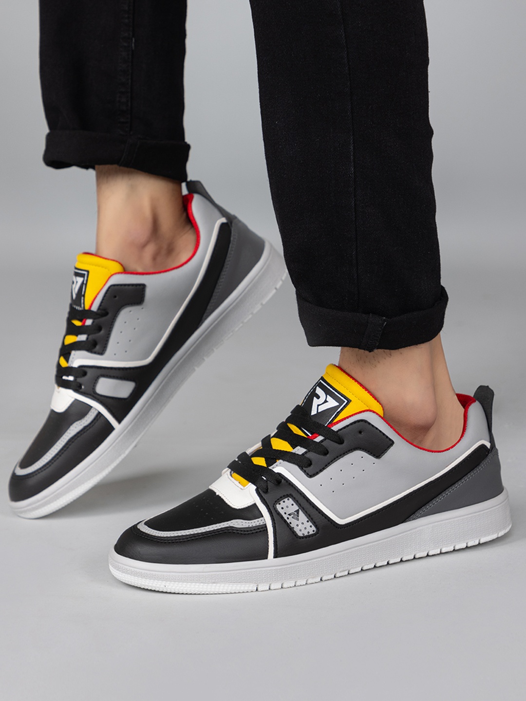 

RUN SEVEN Men Colourblocked Comfort Insole Contrast Sole Lace-Up Sneakers, Black