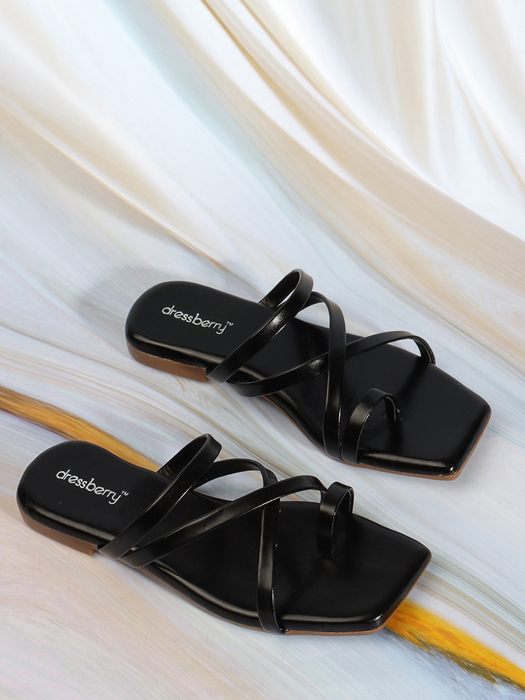 

DressBerry Black Strappy One Toe Flats