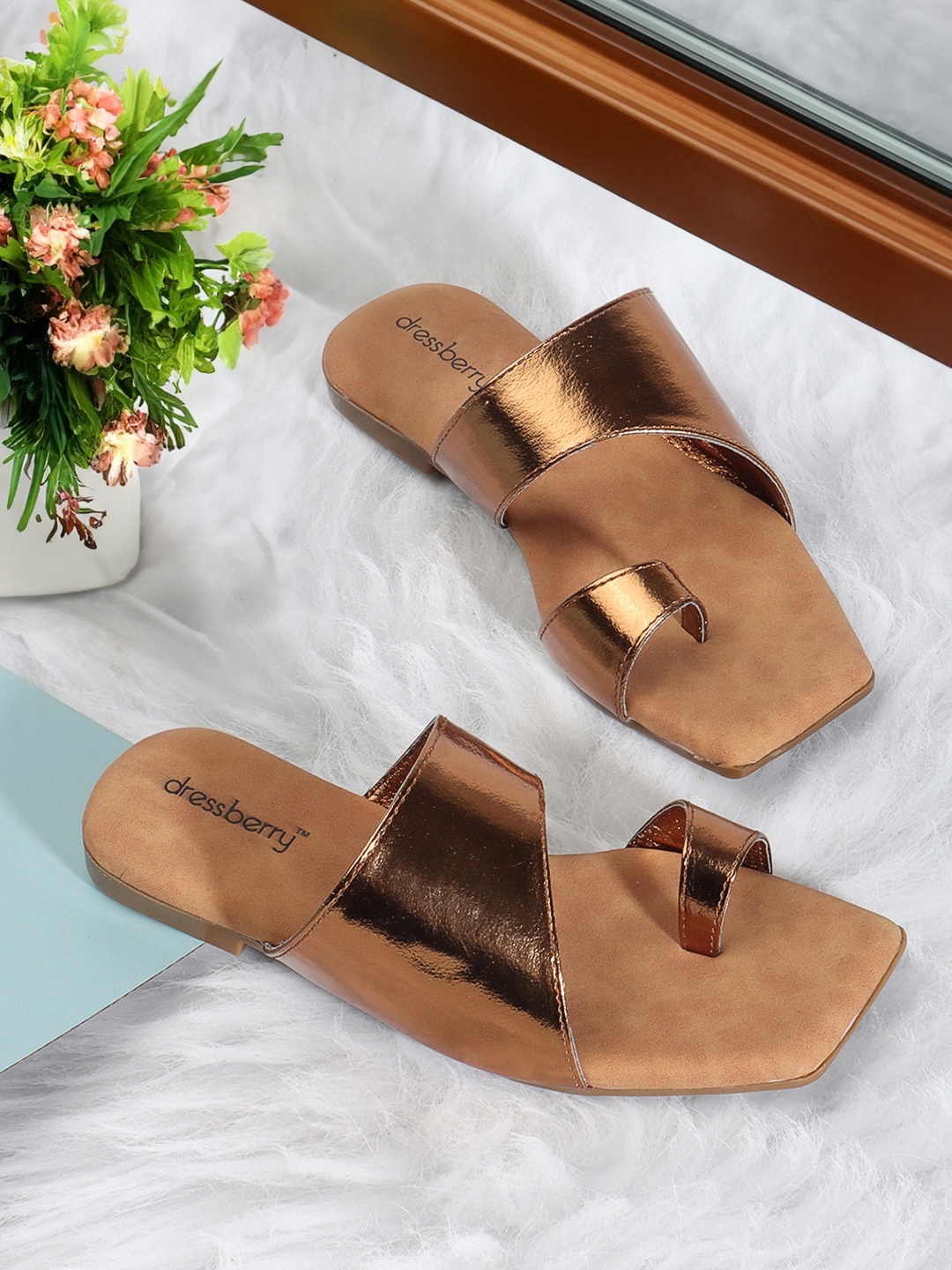 

DressBerry Copper One Toe Flats