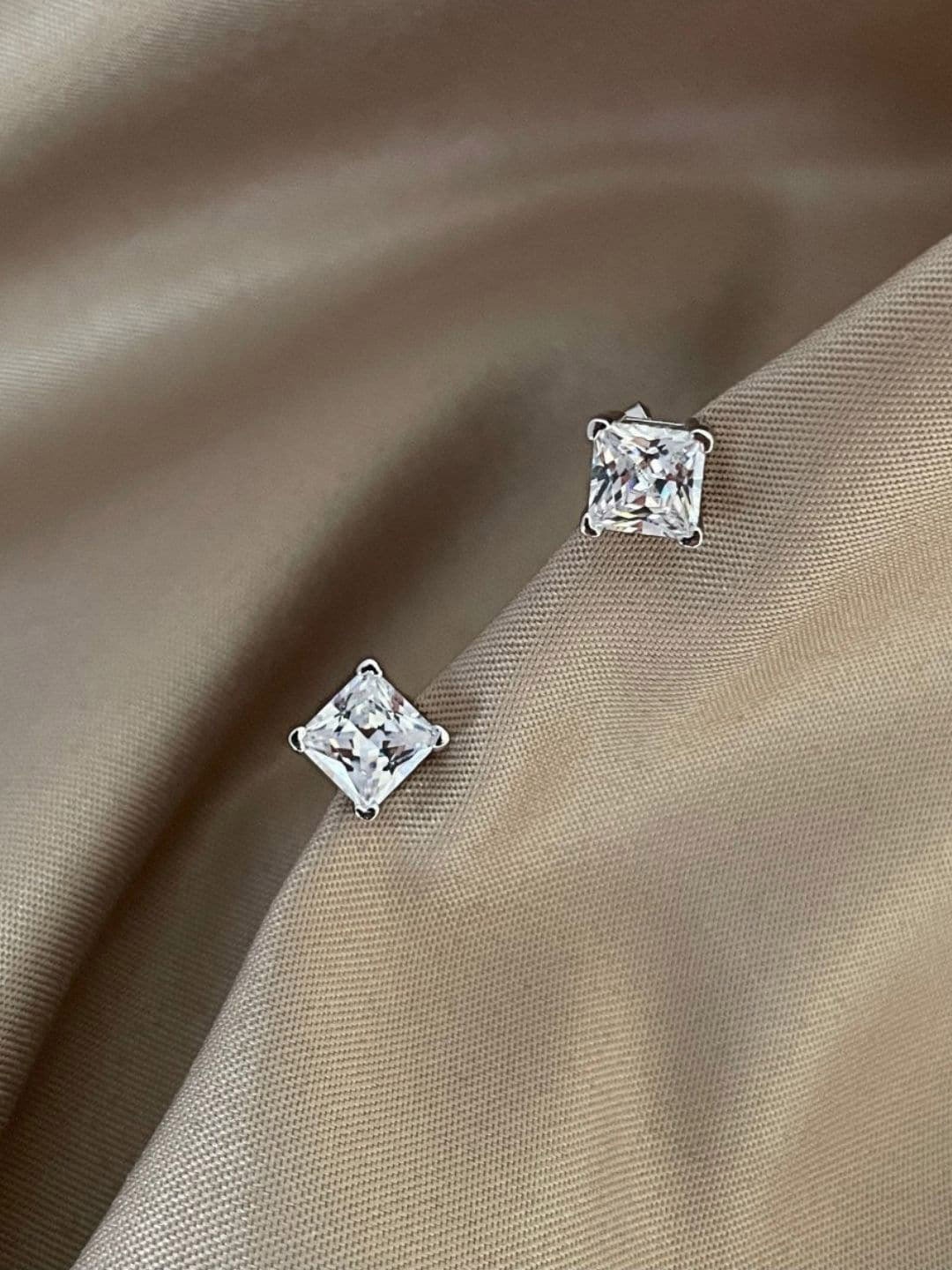 

BRIA JEWELS 925 Sterling Silver Rhodium-Plated Geometric Studs Earrings