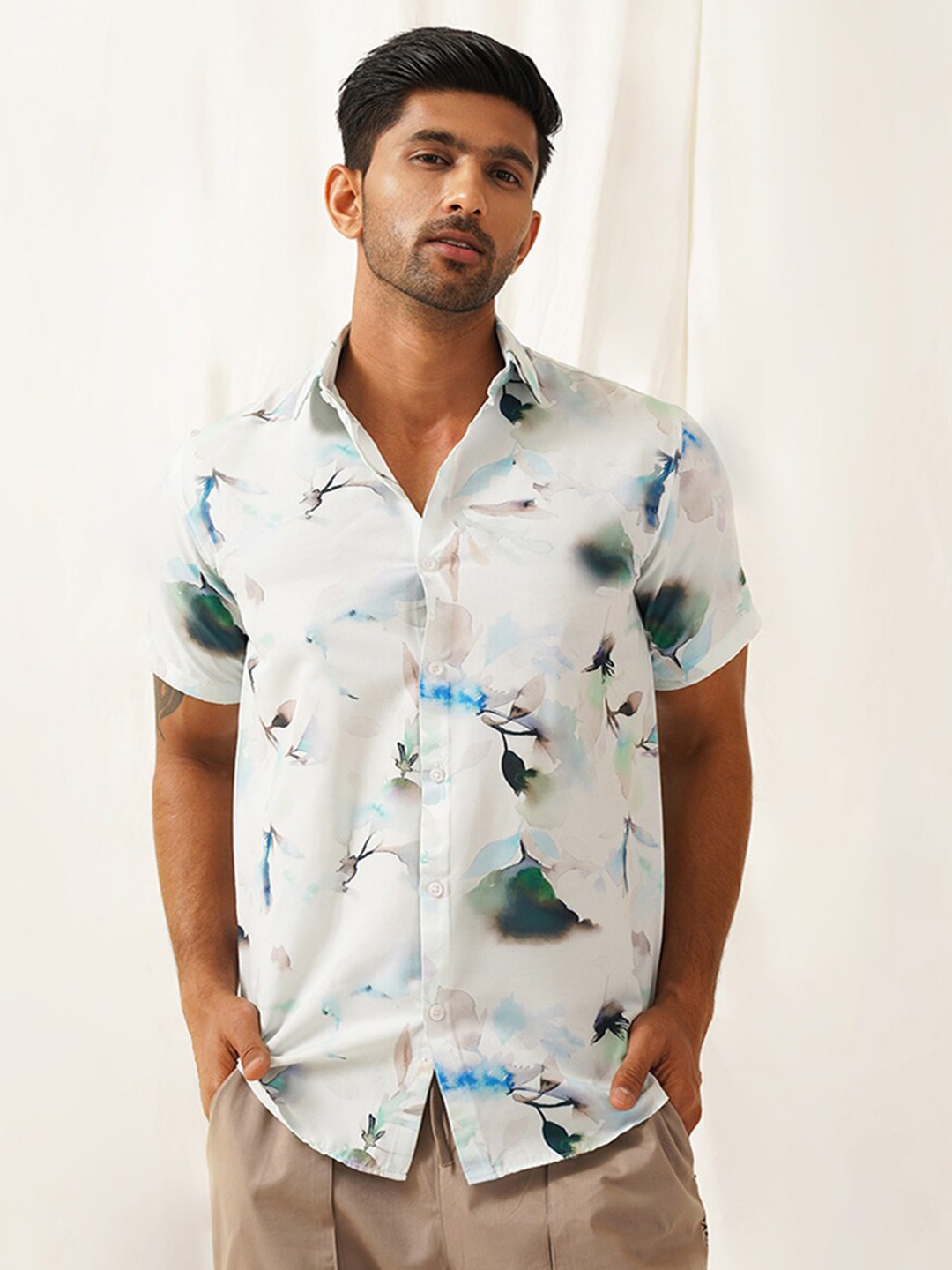 

Indian Needle Classic Floral Printed Spread Collar Cotton Curved Casual Shirt, Turquoise blue