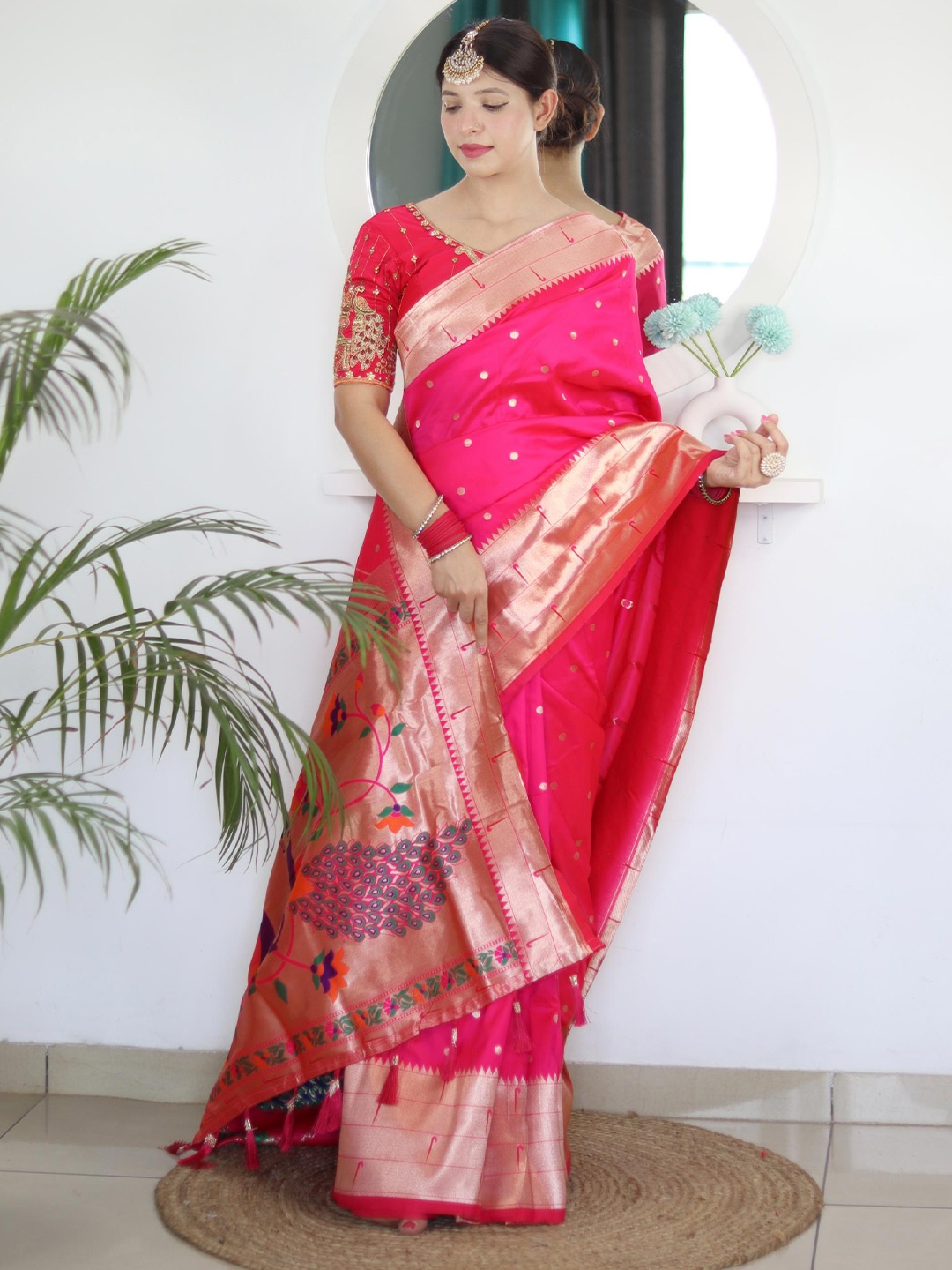 

PATIALAPICKS Woven Design Zari Pure Silk Paithani Saree, Pink