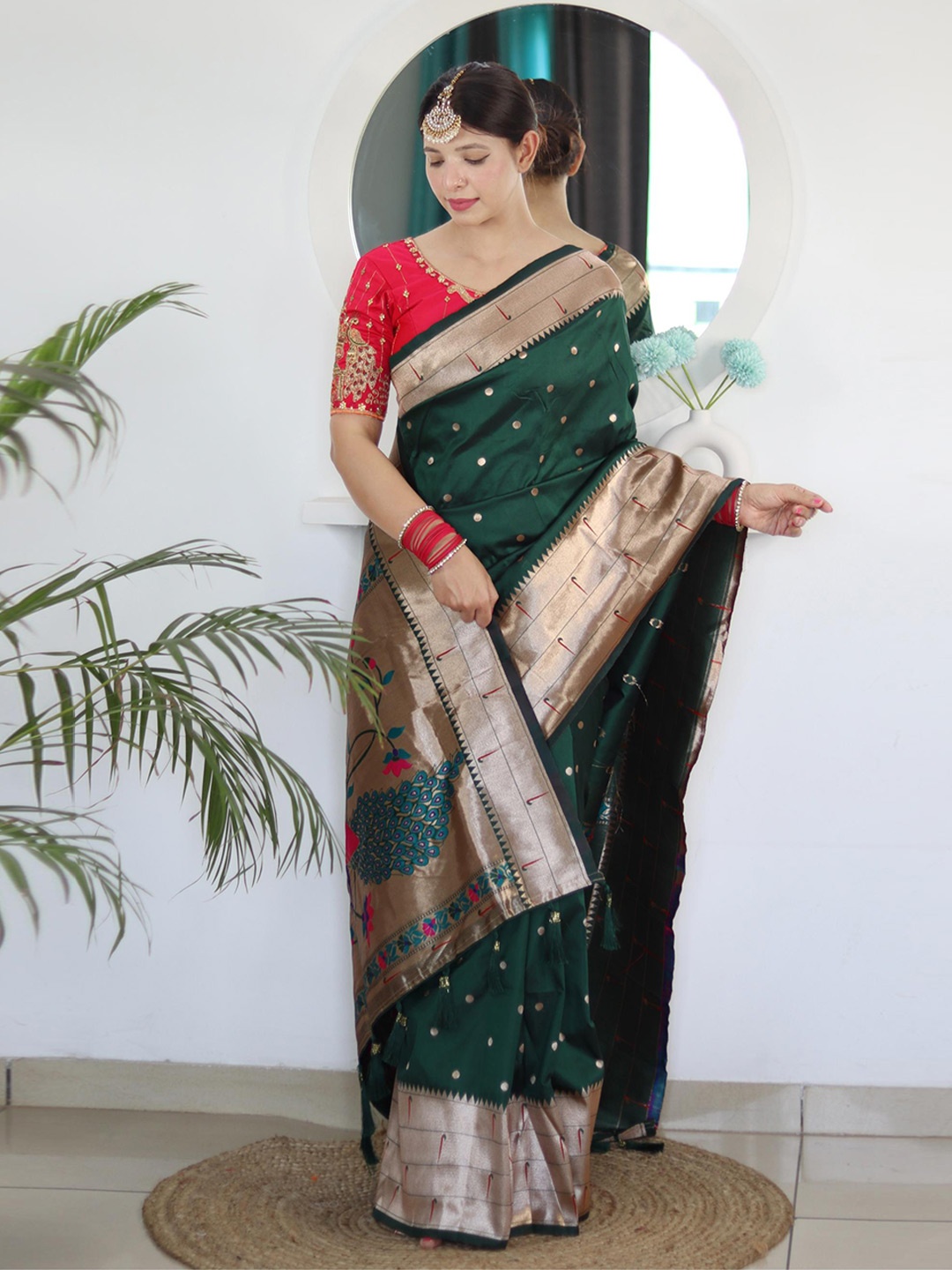 

PATIALAPICKS Woven Design Zari Pure Silk Paithani Saree, Green