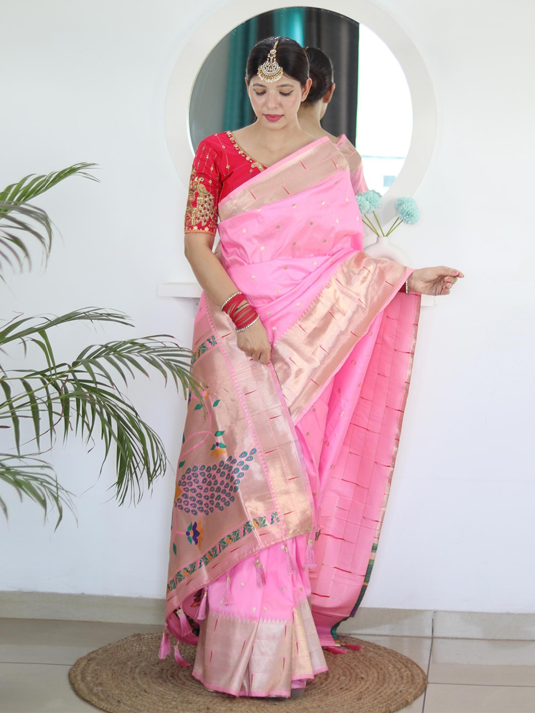 

PATIALAPICKS Woven Design Zari Pure Silk Paithani Saree, Pink