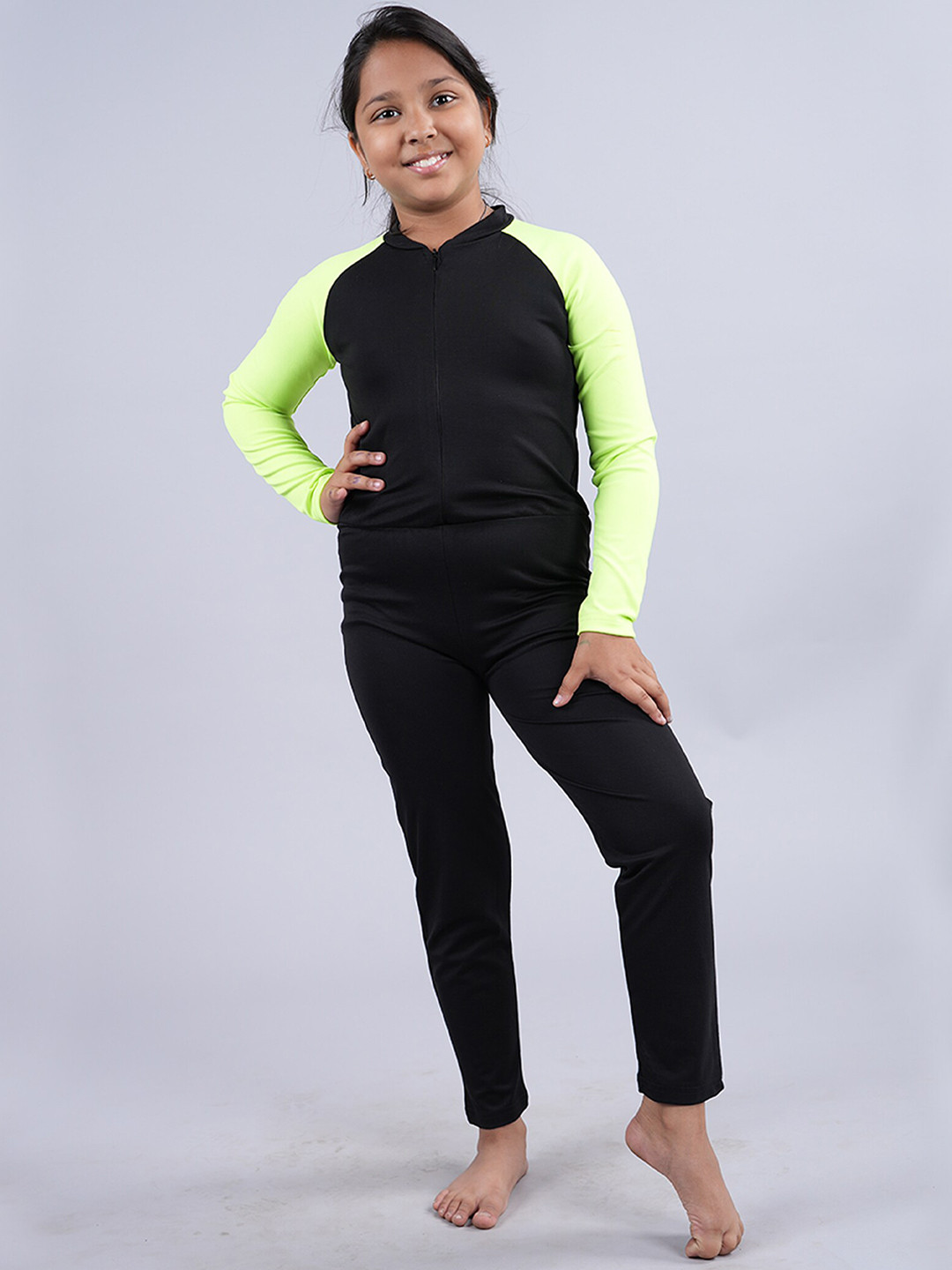 

KiddoPanti Kids Contrast-Sleeve Full-Length Legsuit, Black