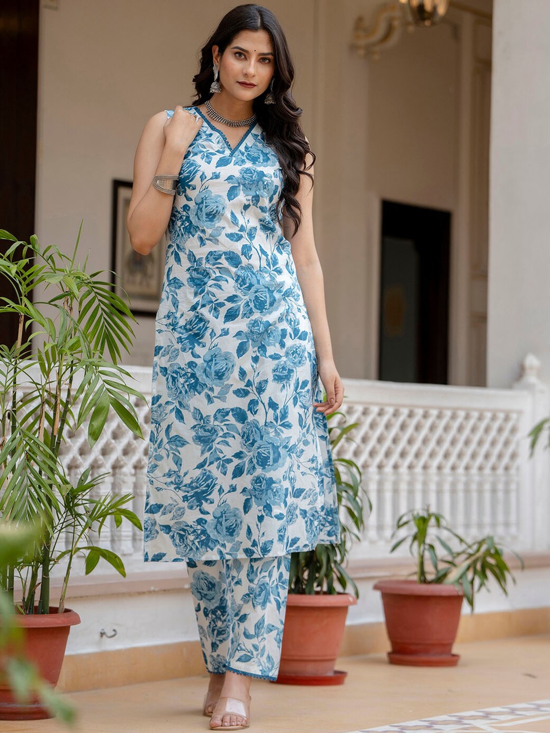 

Nayo V-Neck Sleveeless Floral Printed Regular Pure Cotton Kurta with Trousers, Blue