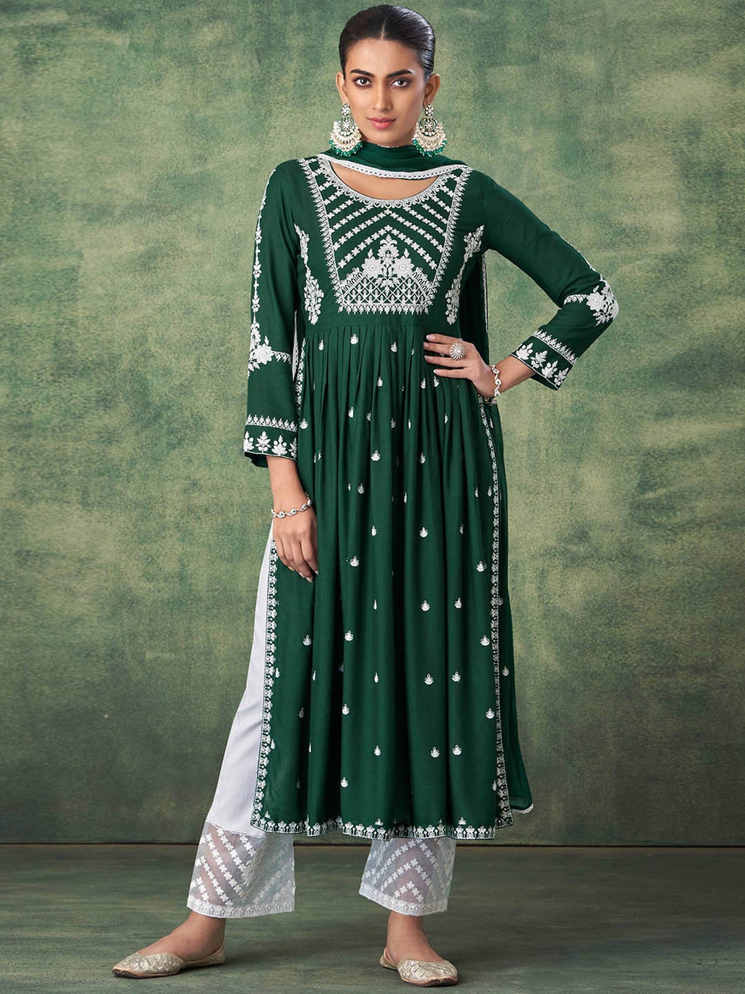 

Peachmode Floral Embroidered Regular Thread Work Kurta with Palazzos & With Dupatta, Green