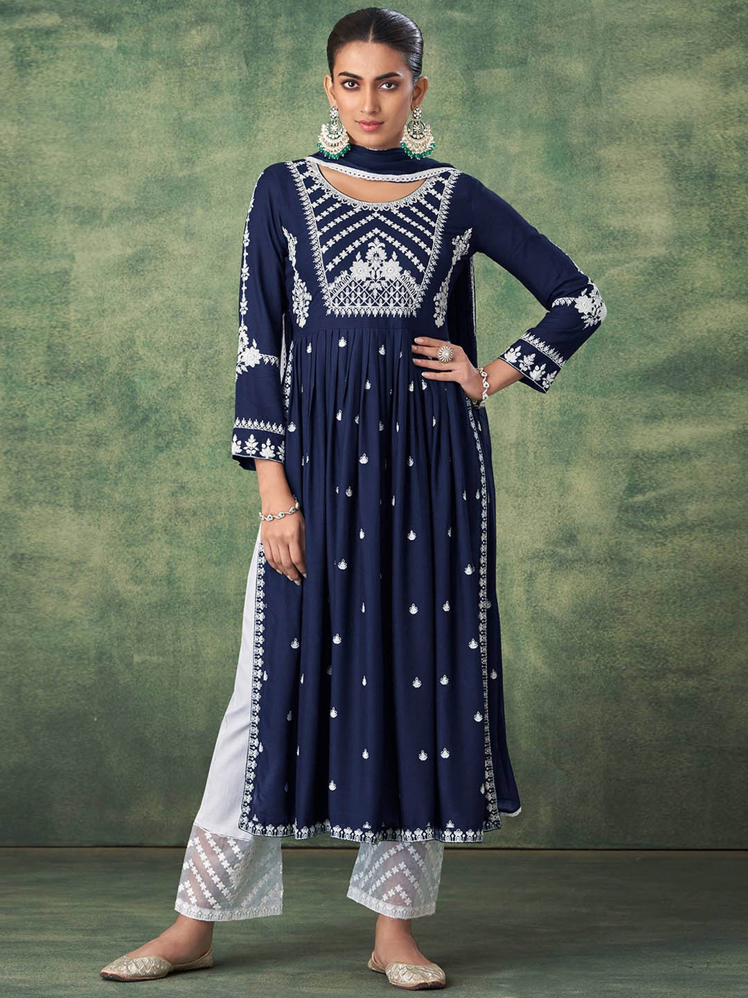 

Peachmode Floral Embroidered Empire Straight Kurta & Palazzos With Dupatta, Blue