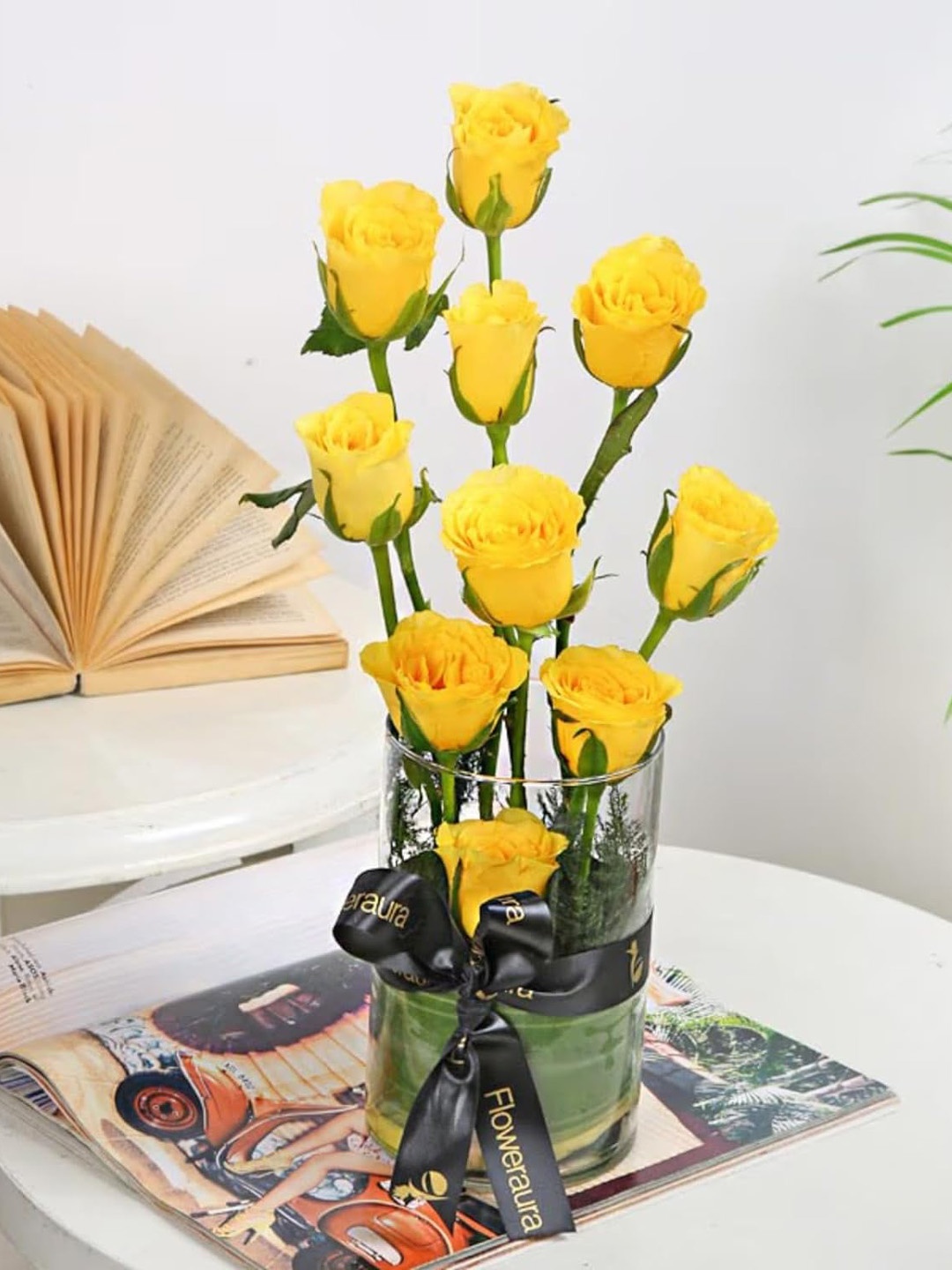 

Floweraura Yellow 10 Pieces Fresh Flowers With Glass Jar