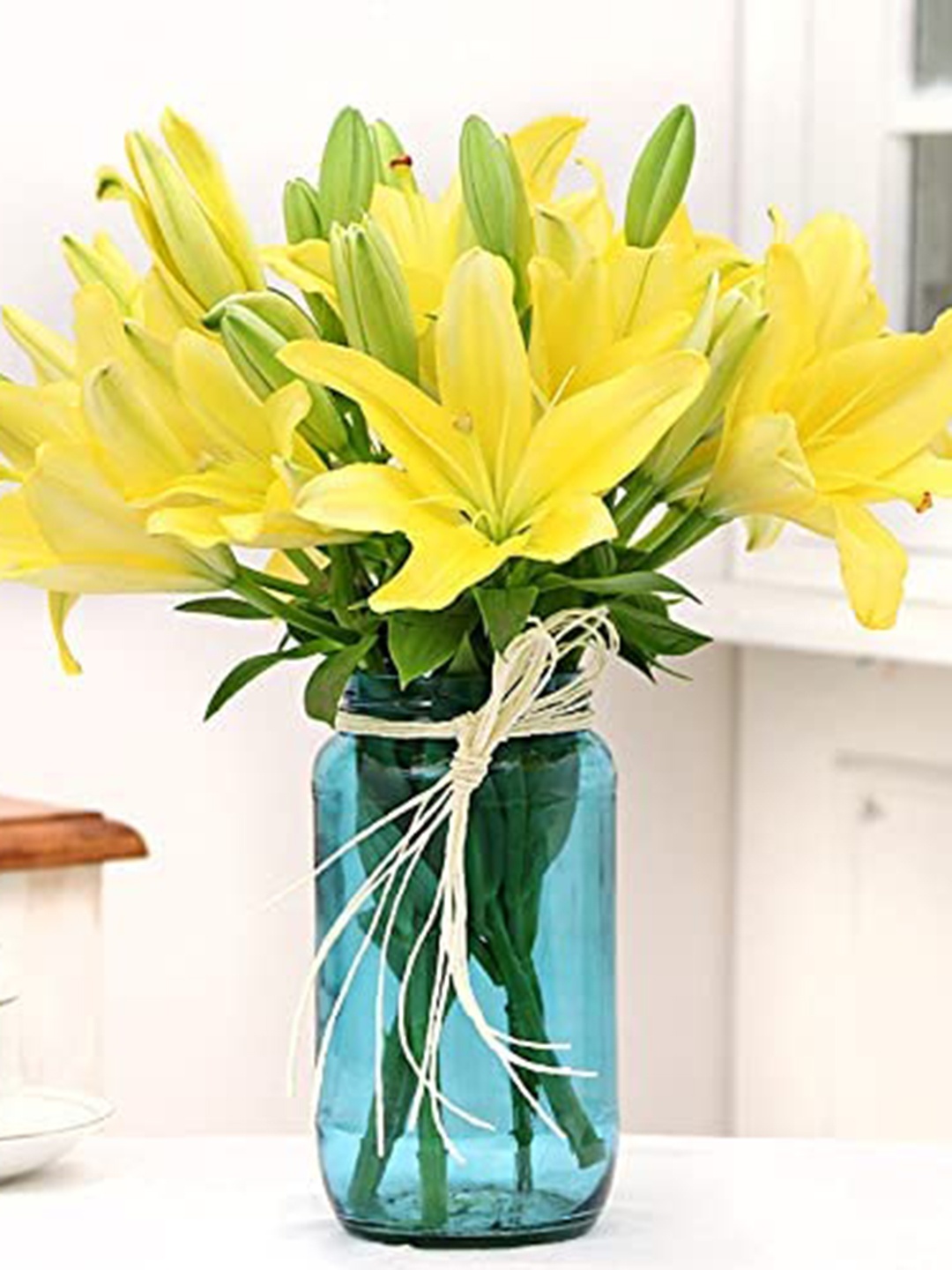 

Floweraura Yellow 6 Pieces Lilies Fresh Flowers With Vase