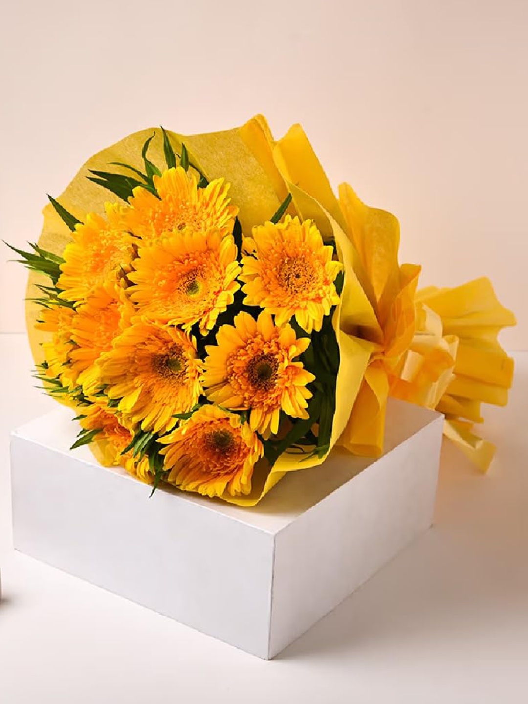 

Floweraura Yellow 10 Pieces Fresh Live Gerberas Flowers Bouquet