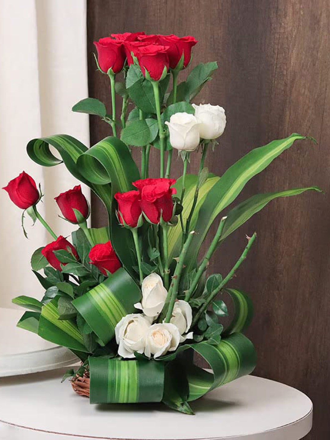 

Floweraura Red & White 19 Pieces Roses Fresh Flower Bouquet