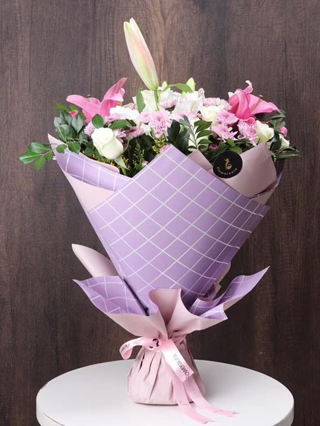 

Floweraura White & Pink 24 Pieces Mixed Fresh Flower Bouquet