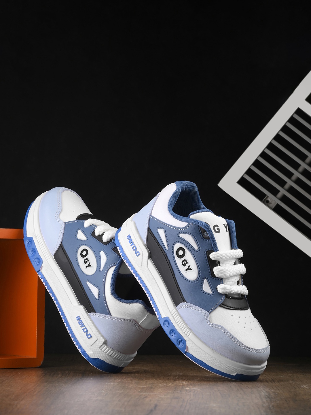 

BIRDE Boys Colourblocked Lightweight Sneakers, Blue
