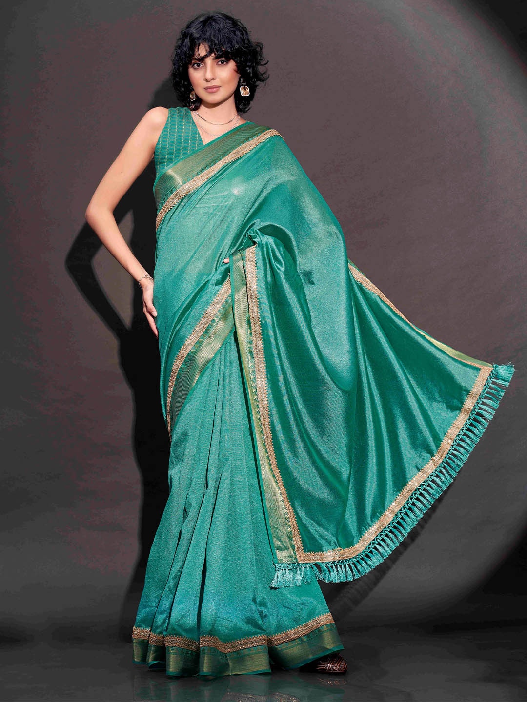 

Tikhi Imli Woven Design Zardozi Saree, Green