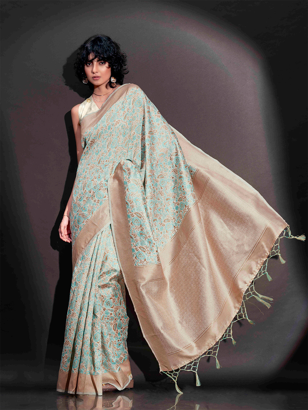 

Tikhi Imli Woven Design Zari Saree, Cream