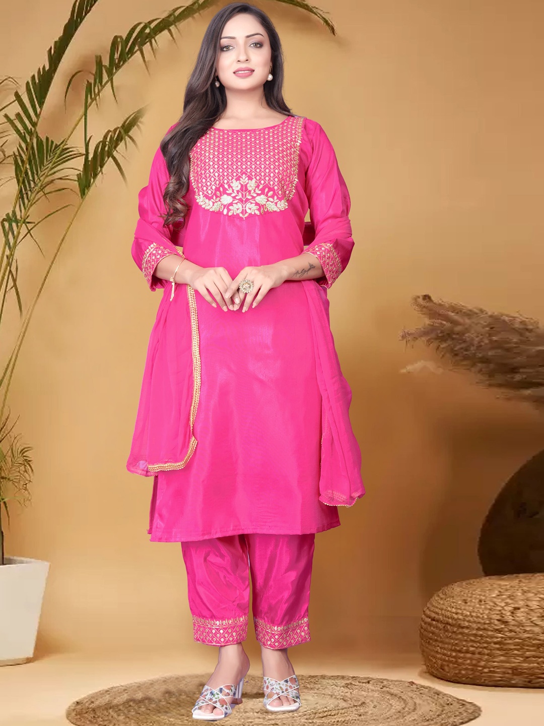 

Anouk Floral Embroidered Regular Thread Work Kurta With Trousers & Dupatta, Magenta