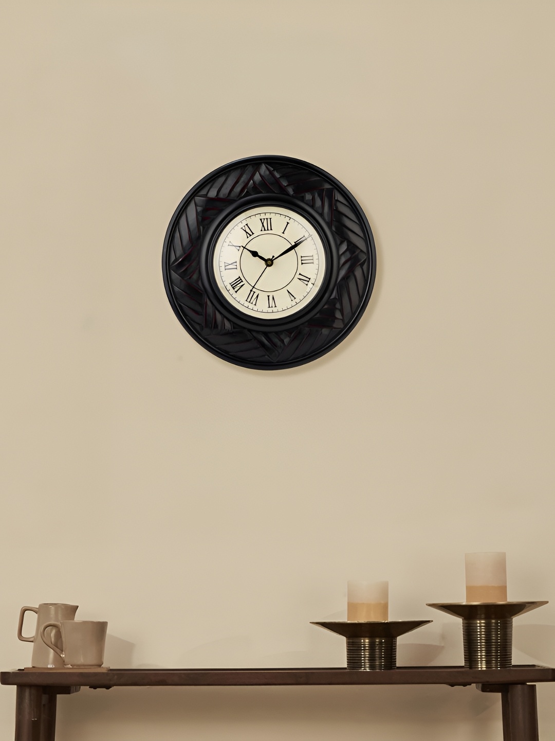 

Fabindia Black Printed Wooden Contemporary Round Shaped Wall Clock