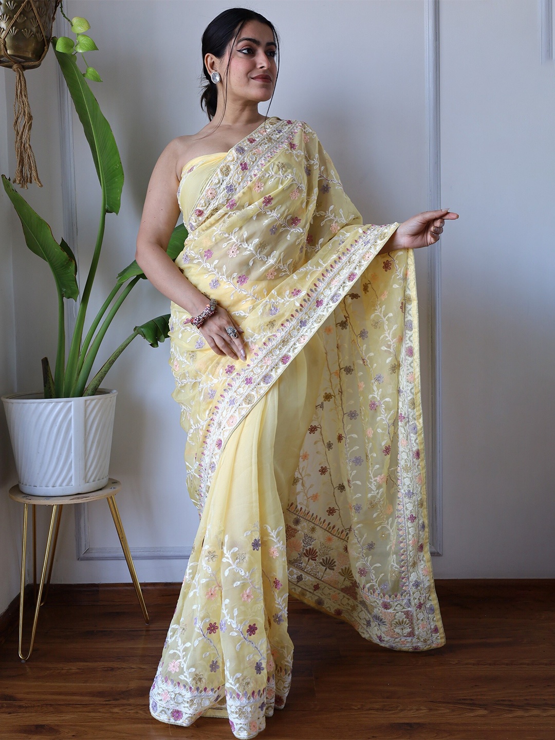 

Anouk Embellished Embroidered Net Saree, Yellow