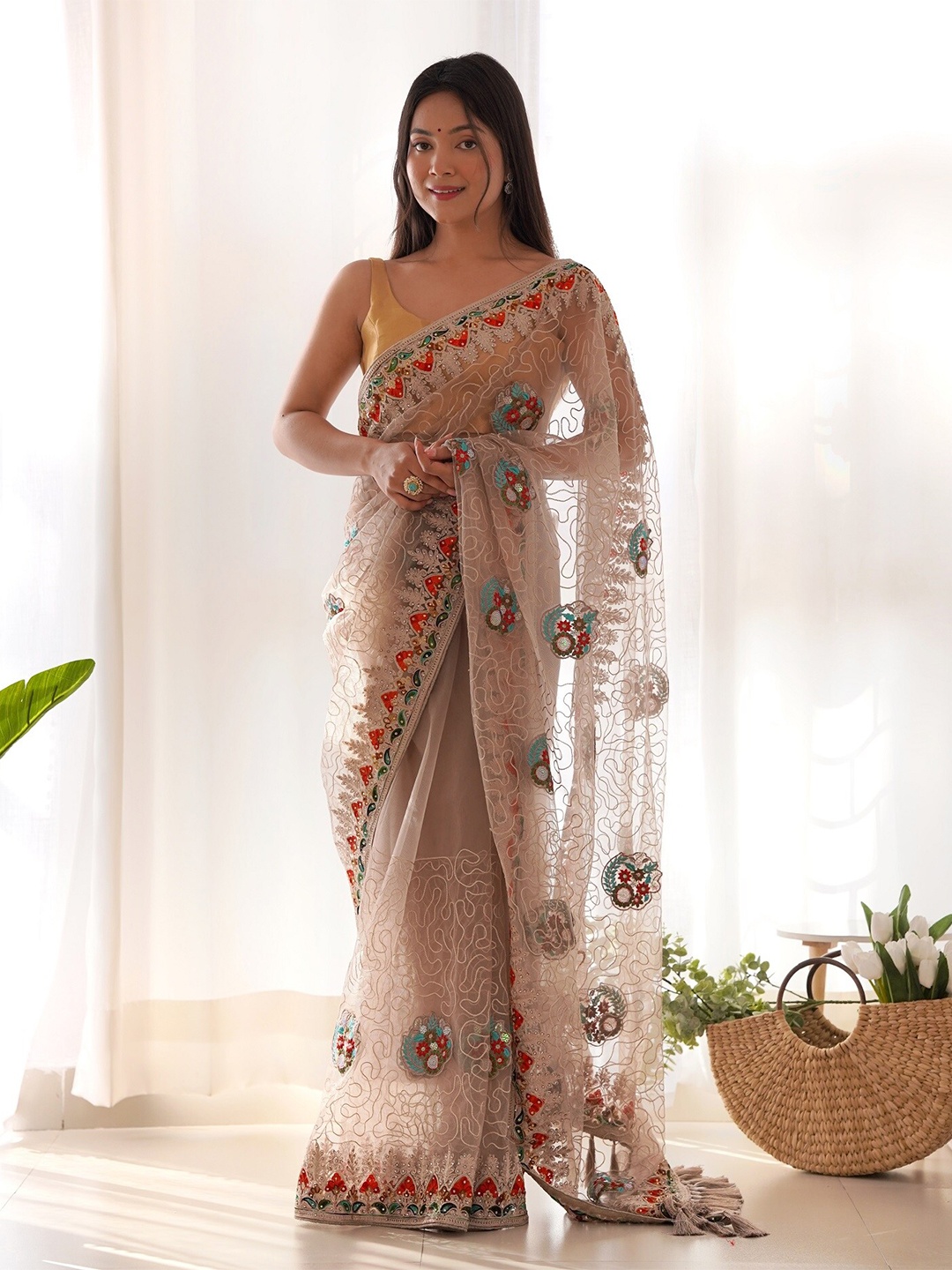 

Anouk Floral Embroidered Organza Saree, Khaki