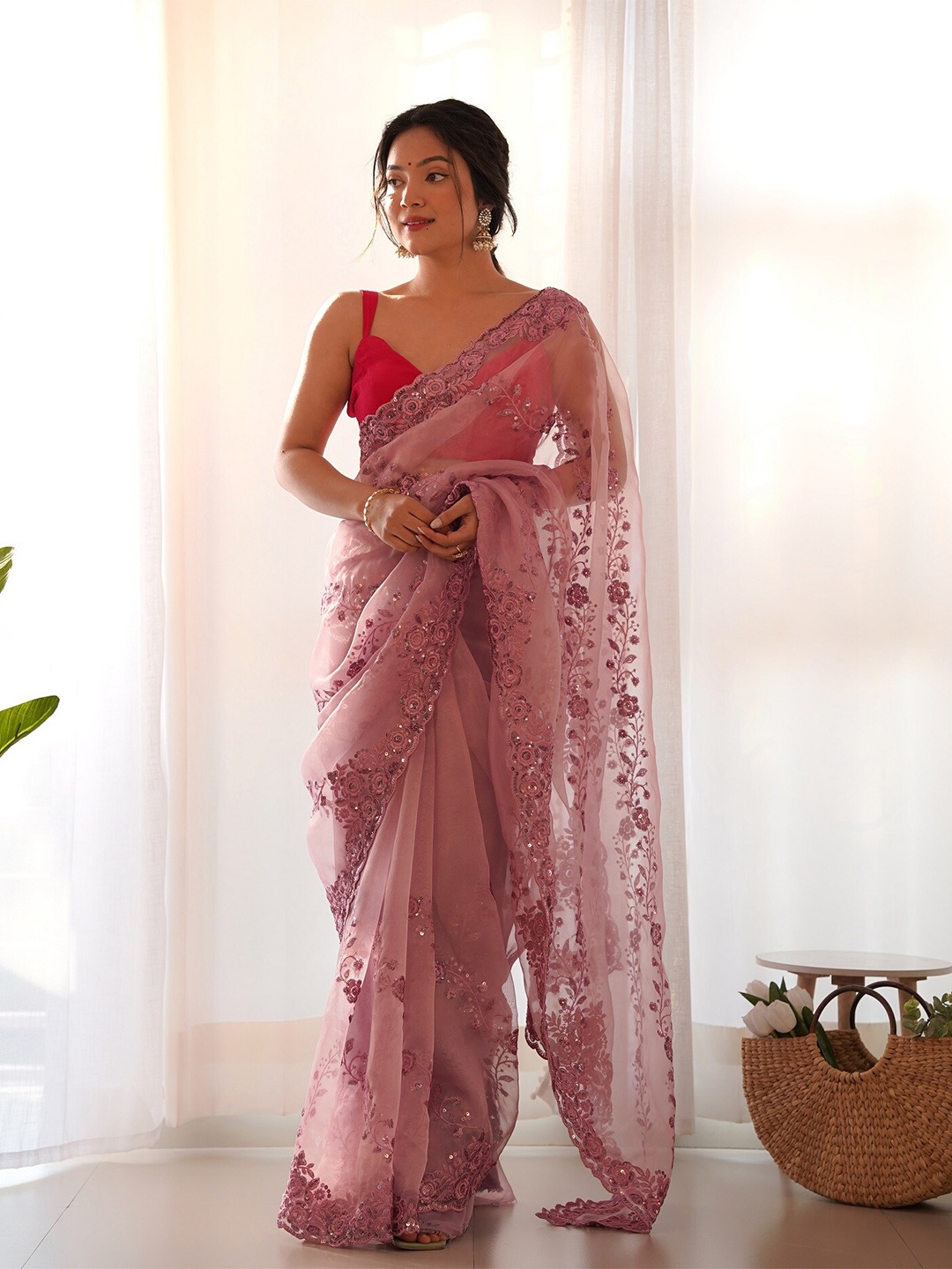 

Anouk Floral Embellished Sequinned Organza Saree, Pink