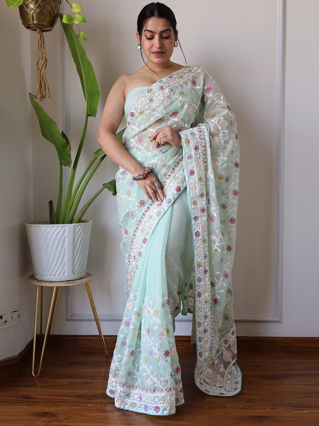 

Anouk Floral Embellished Embroidered Net Saree, Blue