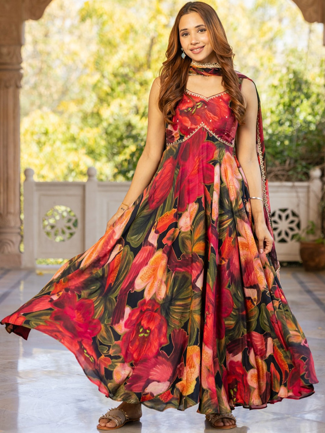 

Ambraee Floral Printed V-Neck Sleeveless Anarkali Kurta, Black