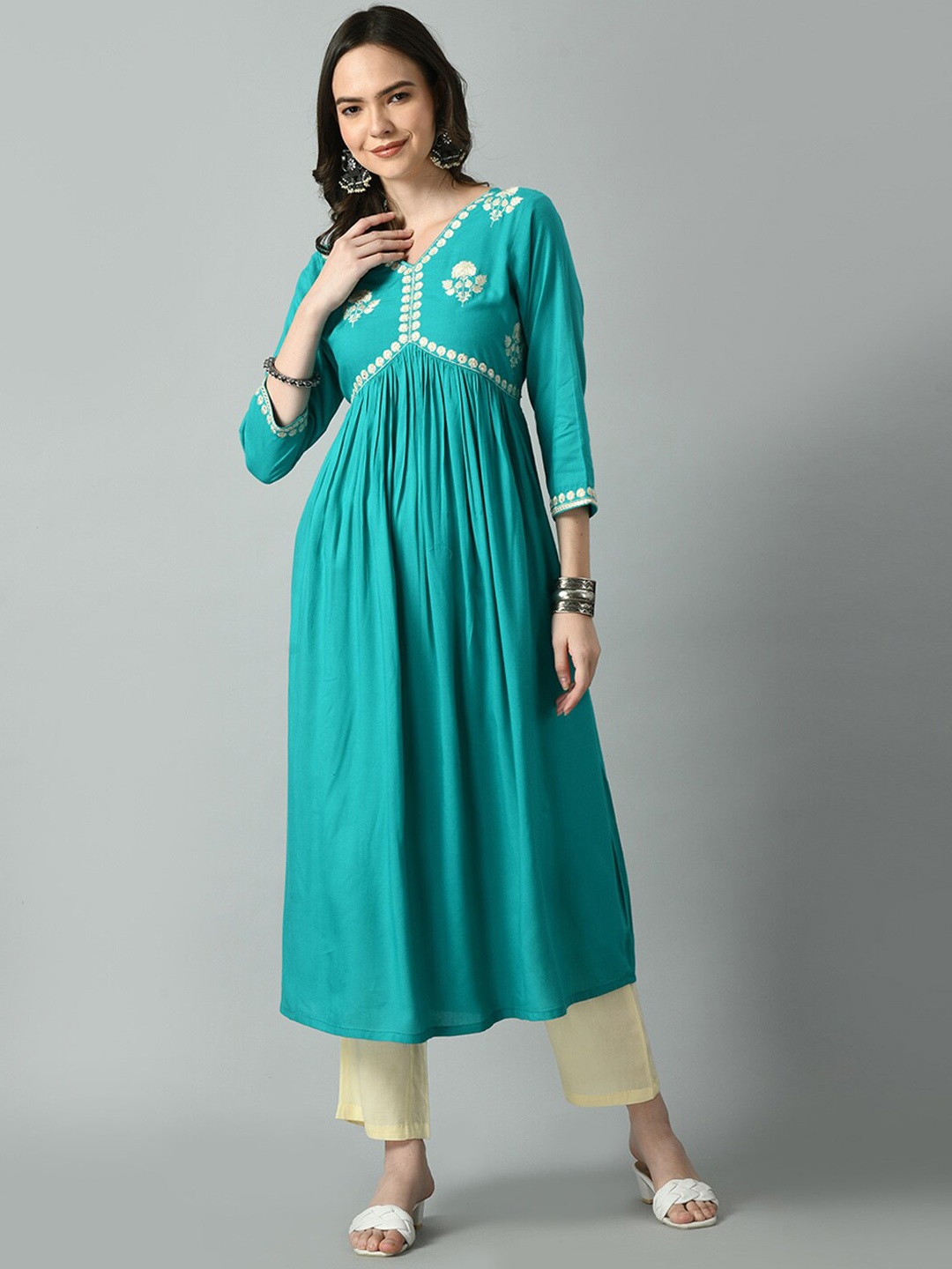 

VIDHANI Floral Embroidered Empire Anarkali Kurta & Trousers With Dupatta, Green