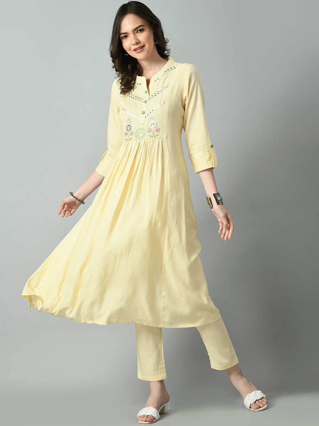 

VIDHANI Floral Embroidered Regular Kurta with Trousers & With Dupatta, Cream