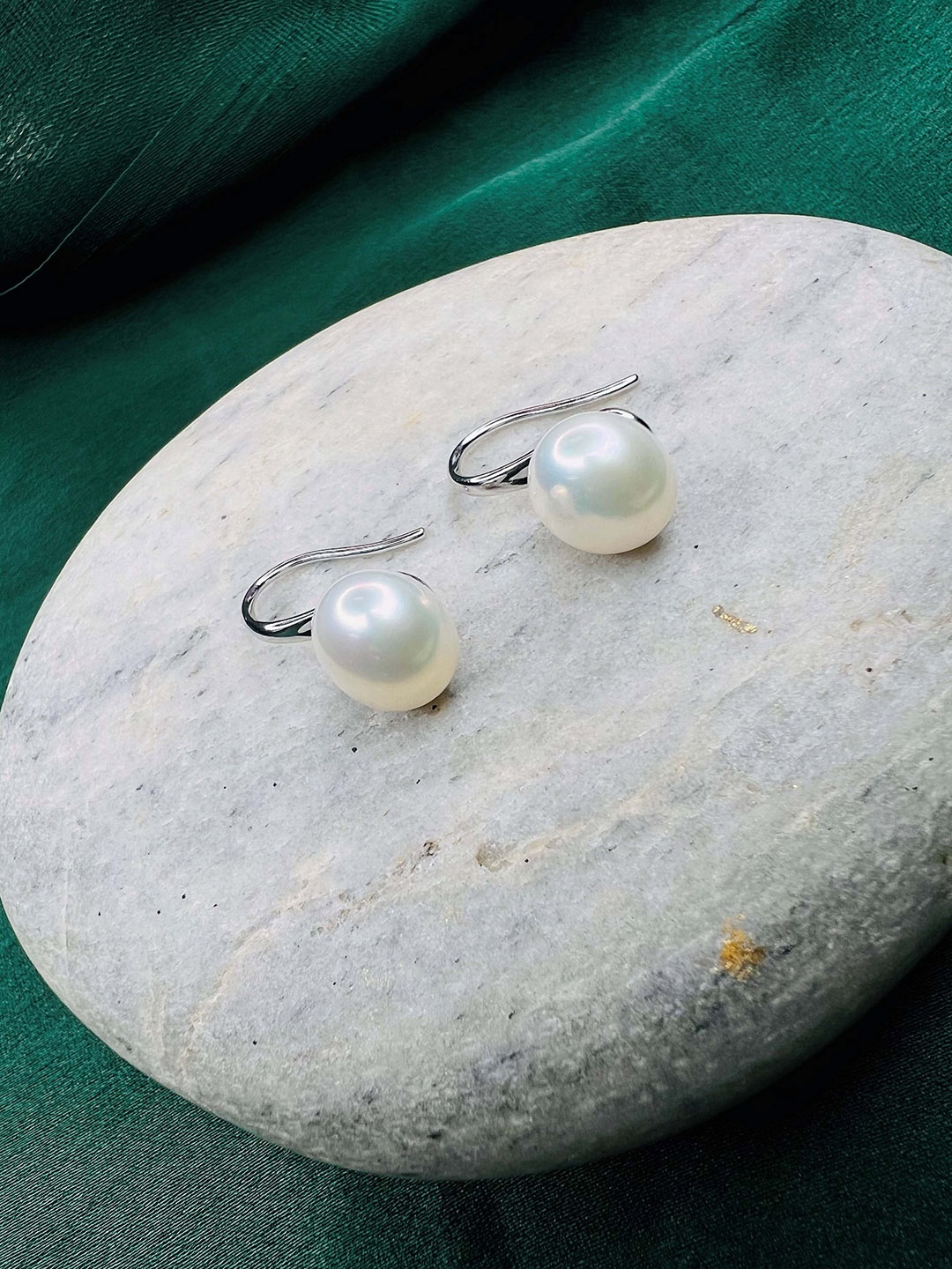 

Arte Jewels 925 Sterling Silver Silver-Plated Pearls Contemporary Stud Earrings