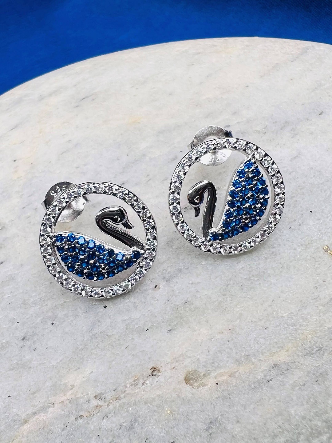 

Arte Jewels 925 Sterling Silver Silver-Plated Cubic Zirconia Contemporary Stud Earrings