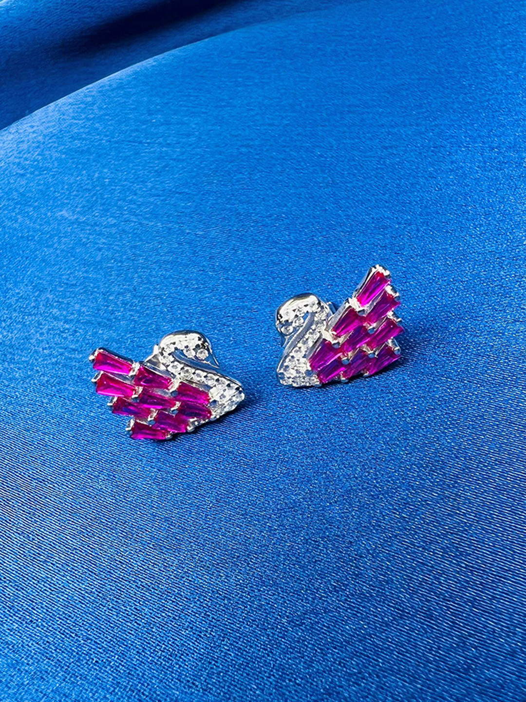 

Arte Jewels 925 Sterling Silver Silver-Plated Cubic Zirconia Contemporary Stud Earrings