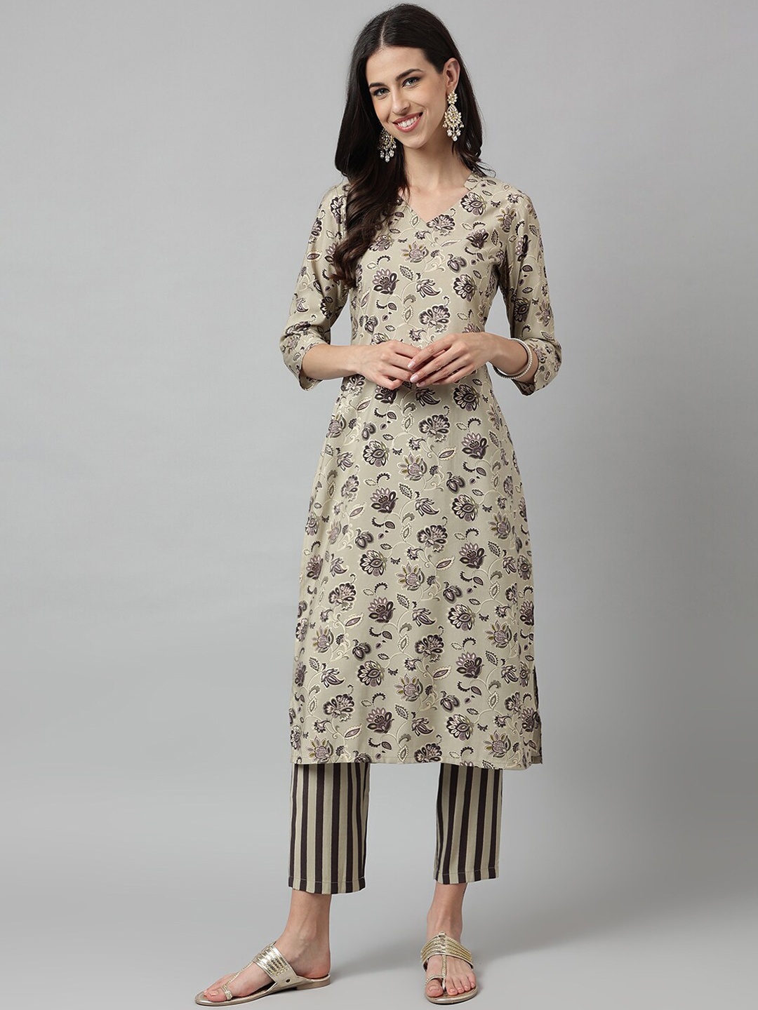 

HRITIKA Floral Printed Band Collar Three-Quarter Sleeves Straight Kurta with Trousers, Grey